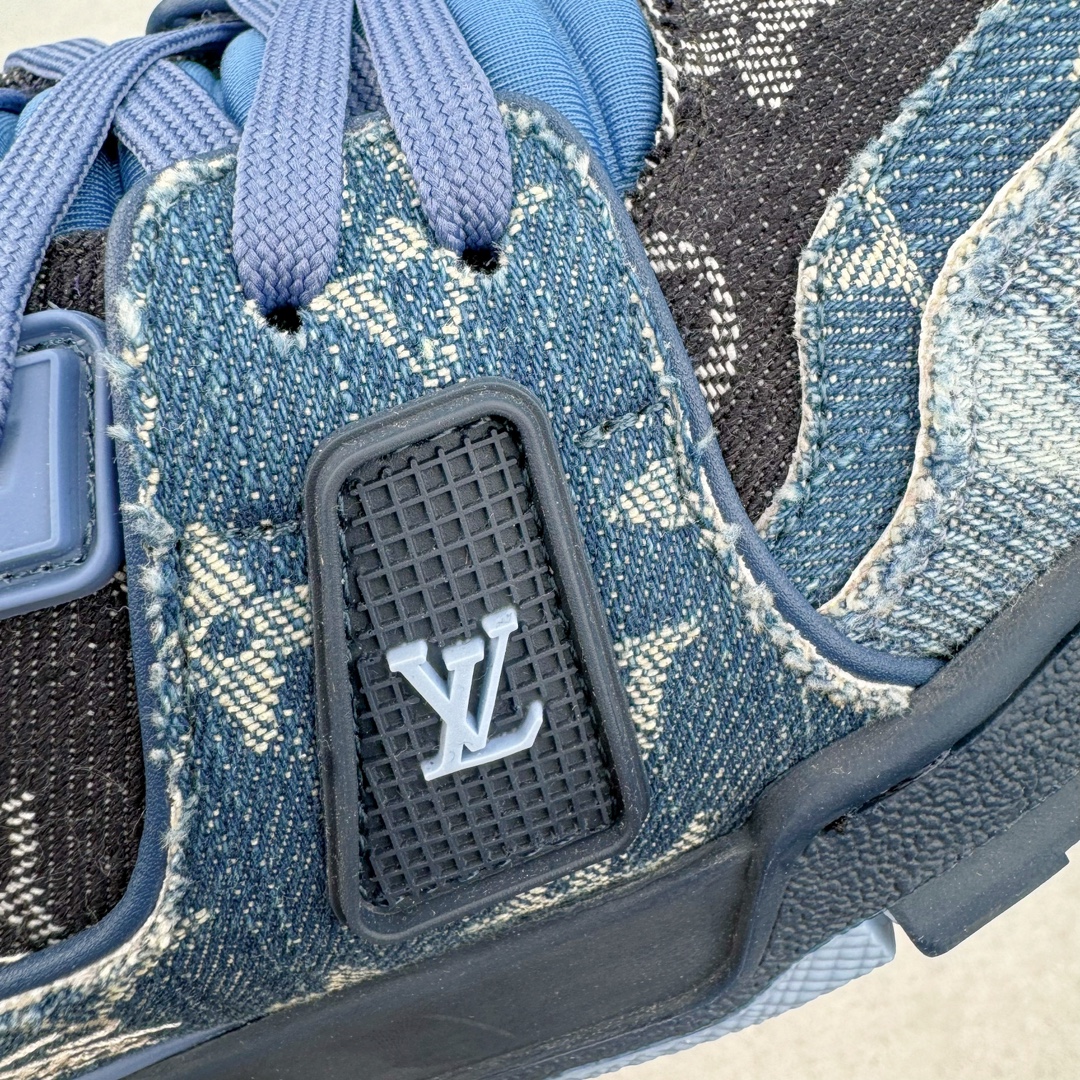 图片[16]-＃FS顶级特价 Louis Vuitton Trainer lv时装走秀运动鞋 实力大厂出品 平台专供 成熟的做工稳定的品控 完美鞋型超高的清洁度 零毛边线头瑕疵 全套原楦原纸版原鞋开模 全网最具灵魂的版型 正确原装黄色鞋盒 正确中底印花 鞋面印花3D高频深度立体 全鞋电脑针车 紧密相连 针距密度一致 环保乳胶注塑鞋垫 厚度脚感还原原版 皮面裁剪部位 统一油边封口工艺 原装橡胶大底含胶量大底组合零偏差 专柜全套包装 防尘袋 说明书 质保卡 男女鞋 尺码：35 36 37 38 39 40 41 42 43 44 45-选品中心