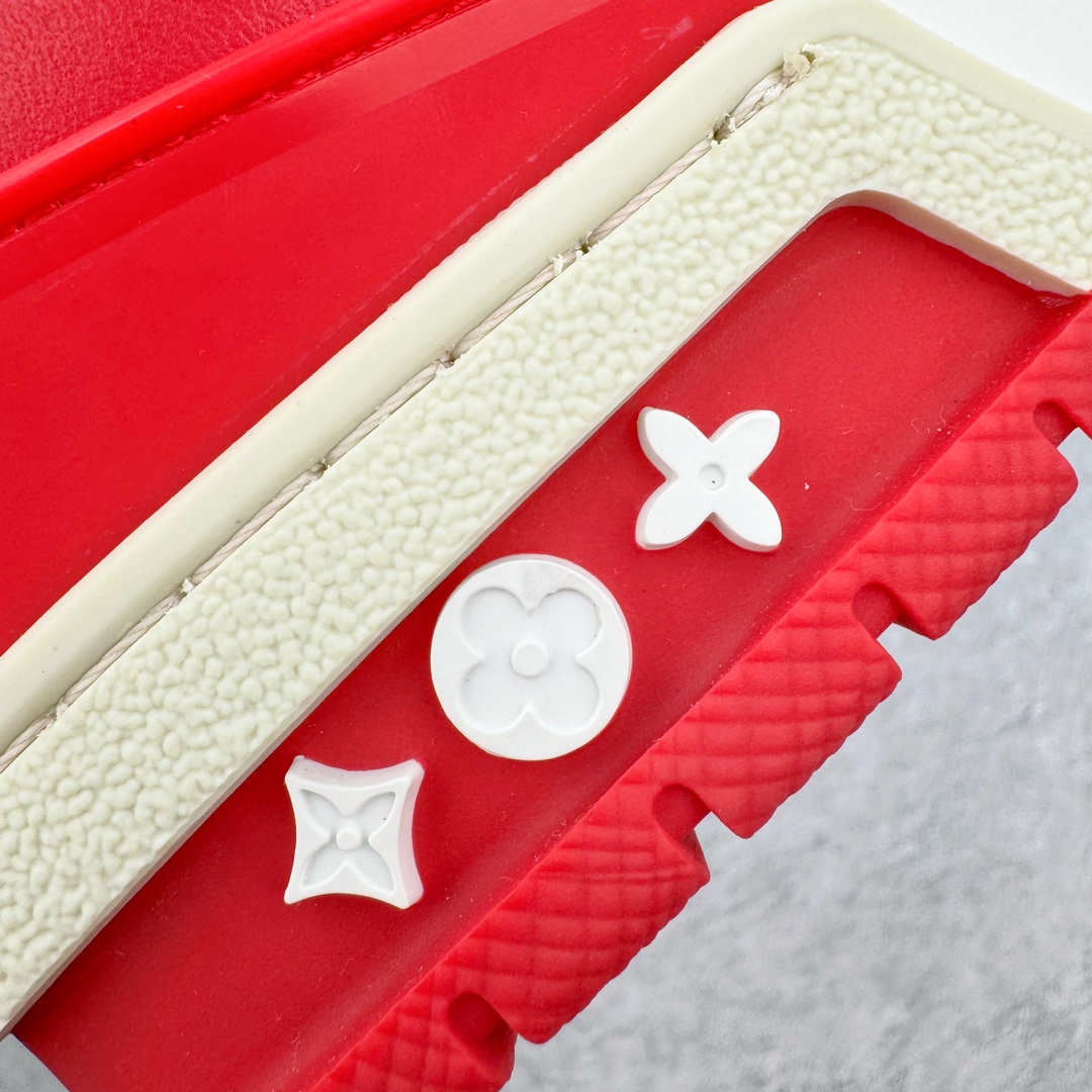 图片[13]-＃FS顶级特价 Louis Vuitton Trainer lv时装走秀运动鞋 实力大厂出品 平台专供 成熟的做工稳定的品控 完美鞋型超高的清洁度 零毛边线头瑕疵 全套原楦原纸版原鞋开模 全网最具灵魂的版型 正确原装黄色鞋盒 正确中底印花 鞋面印花3D高频深度立体 全鞋电脑针车 紧密相连 针距密度一致 环保乳胶注塑鞋垫 厚度脚感还原原版 皮面裁剪部位 统一油边封口工艺 原装橡胶大底含胶量大底组合零偏差 专柜全套包装 防尘袋 说明书 质保卡 男女鞋 尺码：35 36 37 38 39 40 41 42 43 44 45-选品中心