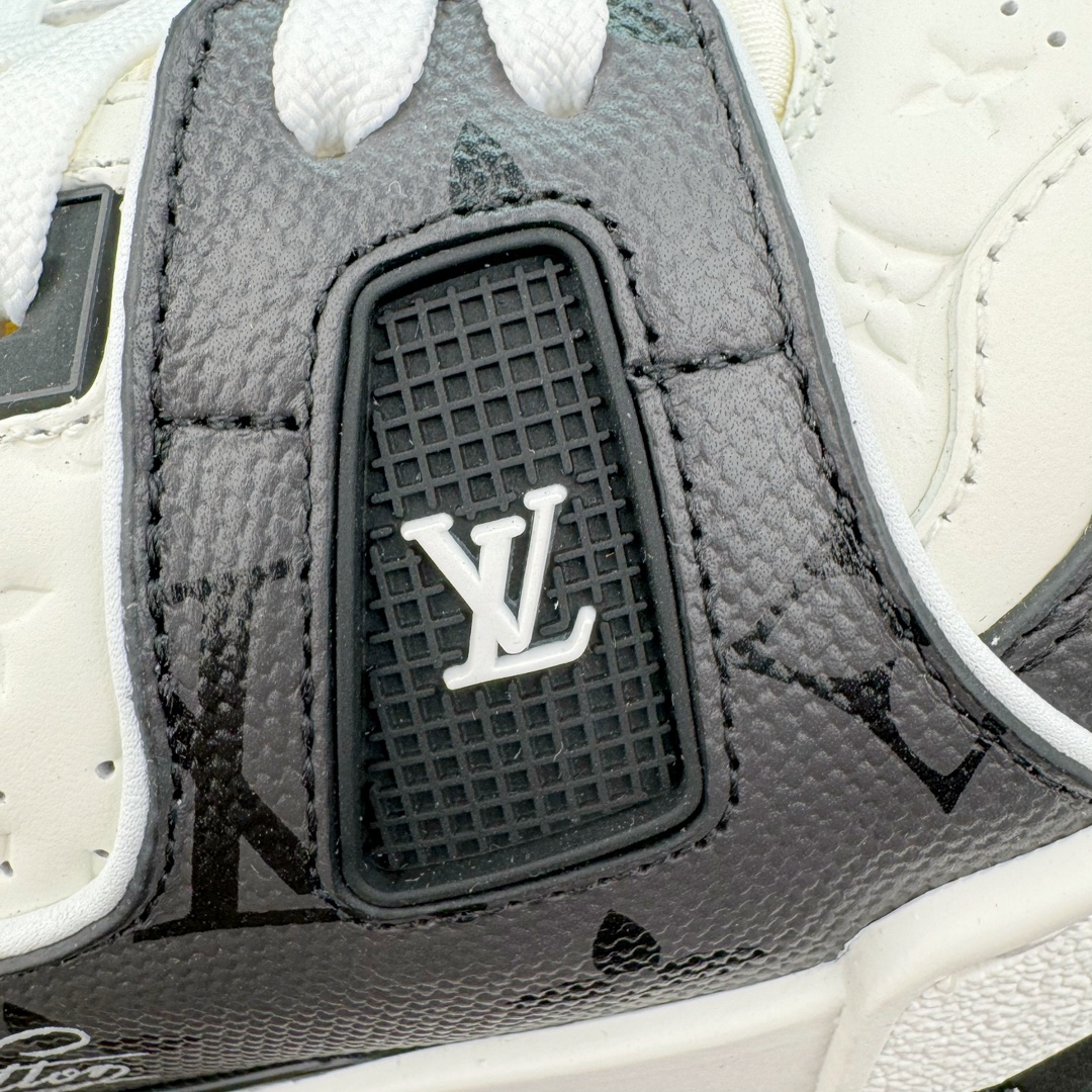 图片[17]-＃FS顶级特价 Louis Vuitton Trainer lv时装走秀运动鞋 实力大厂出品 平台专供 成熟的做工稳定的品控 完美鞋型超高的清洁度 零毛边线头瑕疵 全套原楦原纸版原鞋开模 全网最具灵魂的版型 正确原装黄色鞋盒 正确中底印花 鞋面印花3D高频深度立体 全鞋电脑针车 紧密相连 针距密度一致 环保乳胶注塑鞋垫 厚度脚感还原原版 皮面裁剪部位 统一油边封口工艺 原装橡胶大底含胶量大底组合零偏差 专柜全套包装 防尘袋 说明书 质保卡 男女鞋 尺码：35 36 37 38 39 40 41 42 43 44 45-选品中心