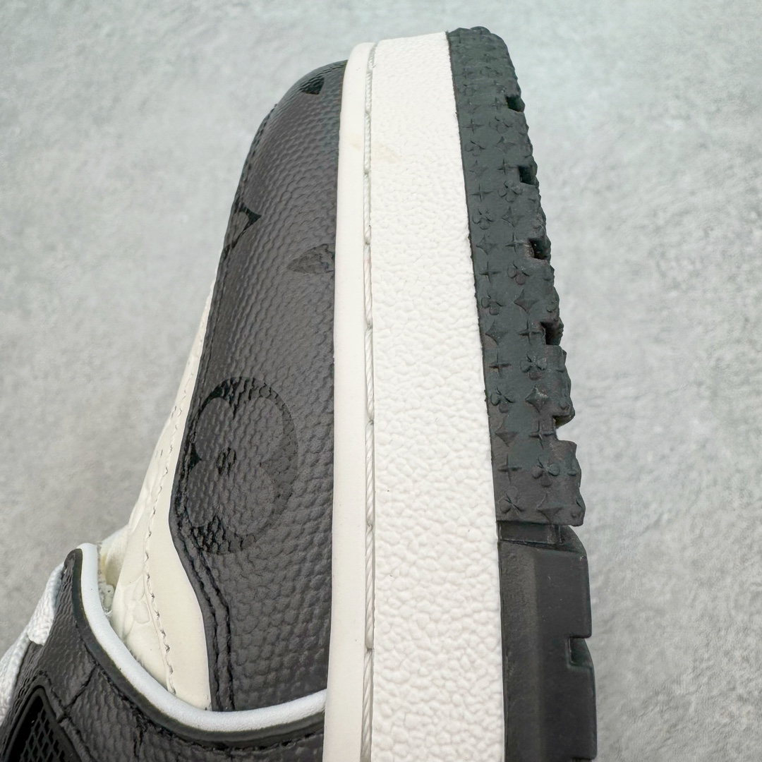 图片[11]-＃FS顶级特价 Louis Vuitton Trainer lv时装走秀运动鞋 实力大厂出品 平台专供 成熟的做工稳定的品控 完美鞋型超高的清洁度 零毛边线头瑕疵 全套原楦原纸版原鞋开模 全网最具灵魂的版型 正确原装黄色鞋盒 正确中底印花 鞋面印花3D高频深度立体 全鞋电脑针车 紧密相连 针距密度一致 环保乳胶注塑鞋垫 厚度脚感还原原版 皮面裁剪部位 统一油边封口工艺 原装橡胶大底含胶量大底组合零偏差 专柜全套包装 防尘袋 说明书 质保卡 男女鞋 尺码：35 36 37 38 39 40 41 42 43 44 45-选品中心