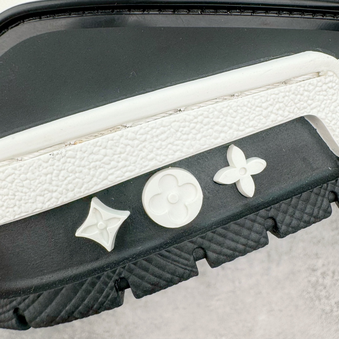 图片[14]-＃FS顶级特价 Louis Vuitton Trainer lv时装走秀运动鞋 实力大厂出品 平台专供 成熟的做工稳定的品控 完美鞋型超高的清洁度 零毛边线头瑕疵 全套原楦原纸版原鞋开模 全网最具灵魂的版型 正确原装黄色鞋盒 正确中底印花 鞋面印花3D高频深度立体 全鞋电脑针车 紧密相连 针距密度一致 环保乳胶注塑鞋垫 厚度脚感还原原版 皮面裁剪部位 统一油边封口工艺 原装橡胶大底含胶量大底组合零偏差 专柜全套包装 防尘袋 说明书 质保卡 男女鞋 尺码：35 36 37 38 39 40 41 42 43 44 45-选品中心