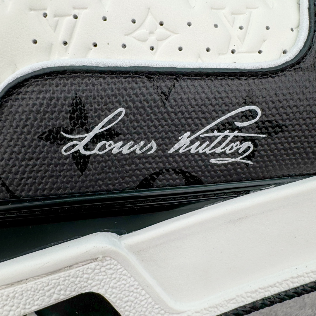 图片[15]-＃FS顶级特价 Louis Vuitton Trainer lv时装走秀运动鞋 实力大厂出品 平台专供 成熟的做工稳定的品控 完美鞋型超高的清洁度 零毛边线头瑕疵 全套原楦原纸版原鞋开模 全网最具灵魂的版型 正确原装黄色鞋盒 正确中底印花 鞋面印花3D高频深度立体 全鞋电脑针车 紧密相连 针距密度一致 环保乳胶注塑鞋垫 厚度脚感还原原版 皮面裁剪部位 统一油边封口工艺 原装橡胶大底含胶量大底组合零偏差 专柜全套包装 防尘袋 说明书 质保卡 男女鞋 尺码：35 36 37 38 39 40 41 42 43 44 45-选品中心