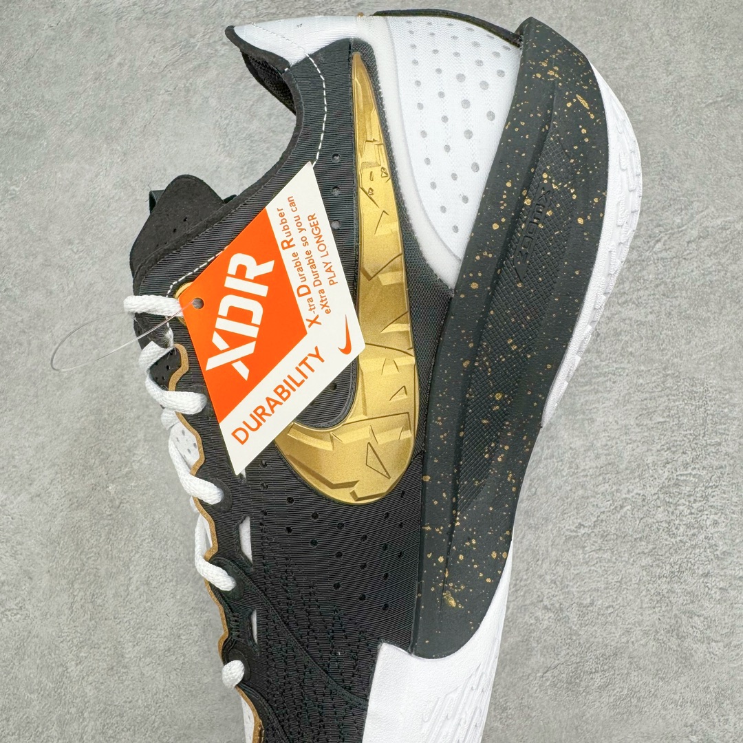 图片[7]-＃灭世/Max Nk Air Zoom G.T.Cut 3 EP 实战系列篮球鞋 称霸全国 白金 HF5702-170 全新GT Cut 3.0 全掌搭载了 ZoomX 泡棉 使得整双鞋在缓震表现上可谓相当优秀 拥有着顶级科技配置的同时 颜值设计也非常可观 整体鞋型仍然保留了前低后高的设计 G.T. Cut 传统的突进极速突破的感觉 鞋头麂皮材质和 NK Flywire 飞线工艺 相对来说包裹感更好了 必备的TPU 支撑片 两侧 Swoosh 的透气孔设计 起到散热透气的作用 鞋舌采用类似跑鞋的半开叉式设计 搭配鞋带既可以提升包裹感 又降低了运动中鞋舌乱跑的可能性 鞋子内里填充相当厚实 避免掉跟 尺码：39 40 40.5 41 42 42.5 43 44 44.5 45 46-选品中心