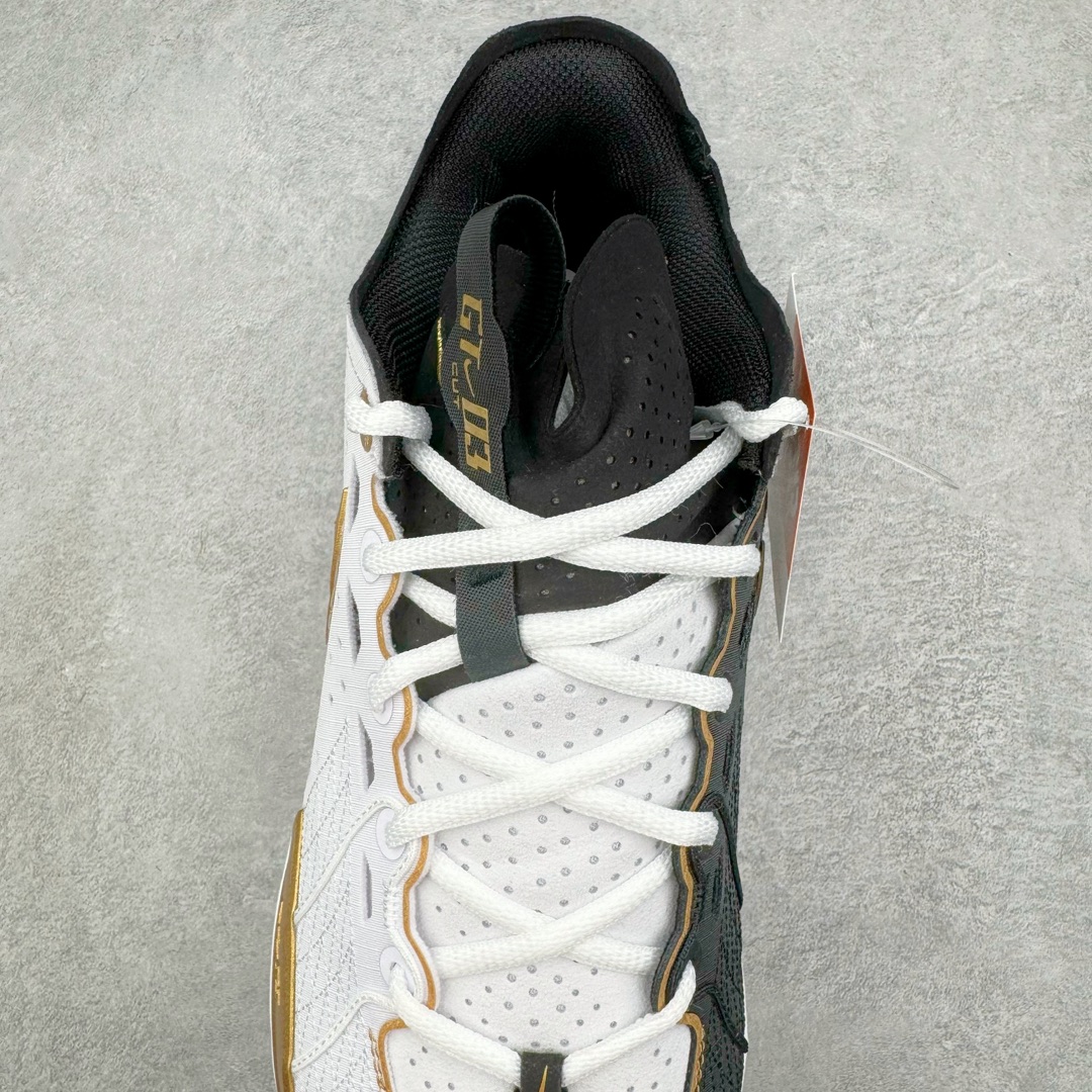 图片[5]-＃灭世/Max Nk Air Zoom G.T.Cut 3 EP 实战系列篮球鞋 称霸全国 白金 HF5702-170 全新GT Cut 3.0 全掌搭载了 ZoomX 泡棉 使得整双鞋在缓震表现上可谓相当优秀 拥有着顶级科技配置的同时 颜值设计也非常可观 整体鞋型仍然保留了前低后高的设计 G.T. Cut 传统的突进极速突破的感觉 鞋头麂皮材质和 NK Flywire 飞线工艺 相对来说包裹感更好了 必备的TPU 支撑片 两侧 Swoosh 的透气孔设计 起到散热透气的作用 鞋舌采用类似跑鞋的半开叉式设计 搭配鞋带既可以提升包裹感 又降低了运动中鞋舌乱跑的可能性 鞋子内里填充相当厚实 避免掉跟 尺码：39 40 40.5 41 42 42.5 43 44 44.5 45 46-选品中心