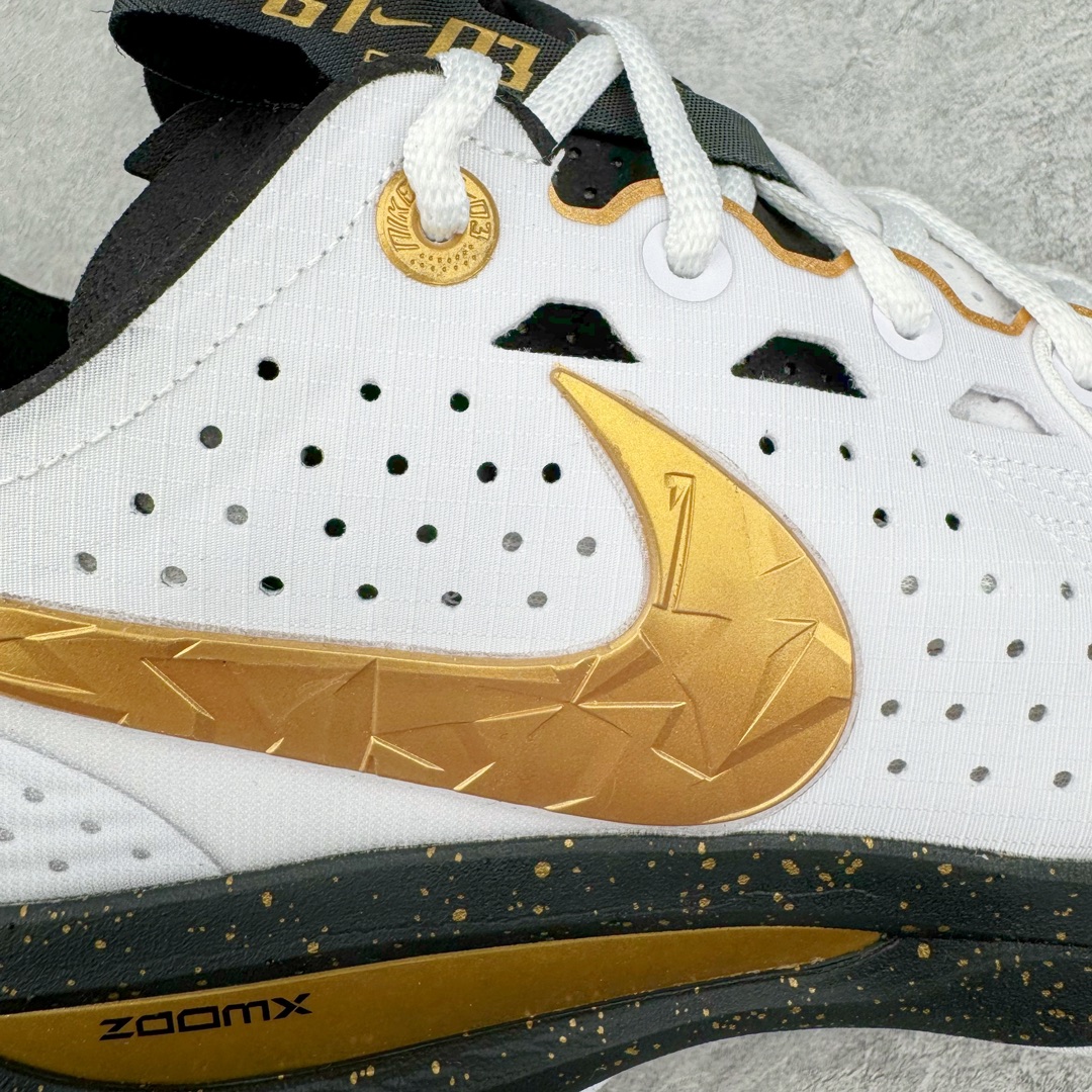 图片[18]-＃灭世/Max Nk Air Zoom G.T.Cut 3 EP 实战系列篮球鞋 称霸全国 白金 HF5702-170 全新GT Cut 3.0 全掌搭载了 ZoomX 泡棉 使得整双鞋在缓震表现上可谓相当优秀 拥有着顶级科技配置的同时 颜值设计也非常可观 整体鞋型仍然保留了前低后高的设计 G.T. Cut 传统的突进极速突破的感觉 鞋头麂皮材质和 NK Flywire 飞线工艺 相对来说包裹感更好了 必备的TPU 支撑片 两侧 Swoosh 的透气孔设计 起到散热透气的作用 鞋舌采用类似跑鞋的半开叉式设计 搭配鞋带既可以提升包裹感 又降低了运动中鞋舌乱跑的可能性 鞋子内里填充相当厚实 避免掉跟 尺码：39 40 40.5 41 42 42.5 43 44 44.5 45 46-选品中心