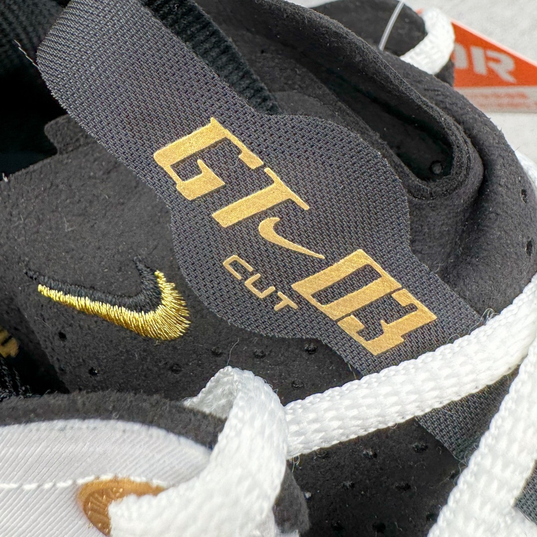 图片[15]-＃灭世/Max Nk Air Zoom G.T.Cut 3 EP 实战系列篮球鞋 称霸全国 白金 HF5702-170 全新GT Cut 3.0 全掌搭载了 ZoomX 泡棉 使得整双鞋在缓震表现上可谓相当优秀 拥有着顶级科技配置的同时 颜值设计也非常可观 整体鞋型仍然保留了前低后高的设计 G.T. Cut 传统的突进极速突破的感觉 鞋头麂皮材质和 NK Flywire 飞线工艺 相对来说包裹感更好了 必备的TPU 支撑片 两侧 Swoosh 的透气孔设计 起到散热透气的作用 鞋舌采用类似跑鞋的半开叉式设计 搭配鞋带既可以提升包裹感 又降低了运动中鞋舌乱跑的可能性 鞋子内里填充相当厚实 避免掉跟 尺码：39 40 40.5 41 42 42.5 43 44 44.5 45 46-选品中心