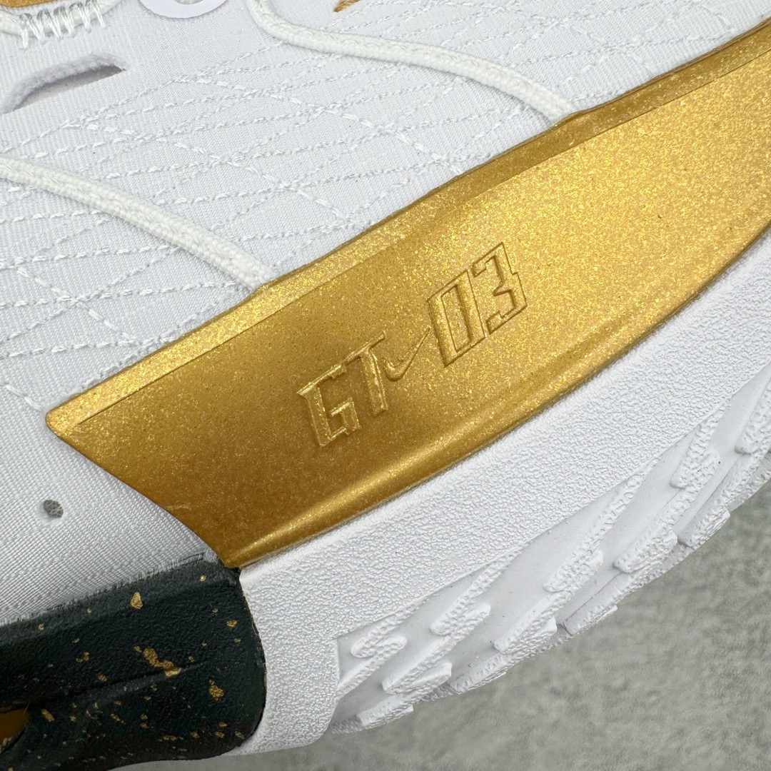 图片[20]-＃灭世/Max Nk Air Zoom G.T.Cut 3 EP 实战系列篮球鞋 称霸全国 白金 HF5702-170 全新GT Cut 3.0 全掌搭载了 ZoomX 泡棉 使得整双鞋在缓震表现上可谓相当优秀 拥有着顶级科技配置的同时 颜值设计也非常可观 整体鞋型仍然保留了前低后高的设计 G.T. Cut 传统的突进极速突破的感觉 鞋头麂皮材质和 NK Flywire 飞线工艺 相对来说包裹感更好了 必备的TPU 支撑片 两侧 Swoosh 的透气孔设计 起到散热透气的作用 鞋舌采用类似跑鞋的半开叉式设计 搭配鞋带既可以提升包裹感 又降低了运动中鞋舌乱跑的可能性 鞋子内里填充相当厚实 避免掉跟 尺码：39 40 40.5 41 42 42.5 43 44 44.5 45 46-选品中心