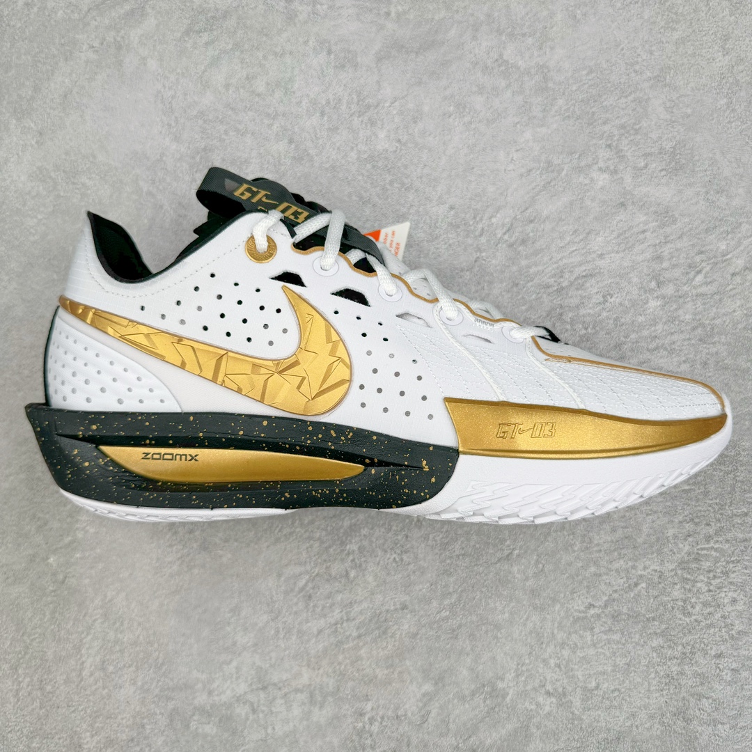 ＃灭世/Max Nk Air Zoom G.T.Cut 3 EP 实战系列篮球鞋 称霸全国 白金 HF5702-170 全新GT Cut 3.0 全掌搭载了 ZoomX 泡棉 使得整双鞋在缓震表现上可谓相当优秀 拥有着顶级科技配置的同时 颜值设计也非常可观 整体鞋型仍然保留了前低后高的设计 G.T. Cut 传统的突进极速突破的感觉 鞋头麂皮材质和 NK Flywire 飞线工艺 相对来说包裹感更好了 必备的TPU 支撑片 两侧 Swoosh 的透气孔设计 起到散热透气的作用 鞋舌采用类似跑鞋的半开叉式设计 搭配鞋带既可以提升包裹感 又降低了运动中鞋舌乱跑的可能性 鞋子内里填充相当厚实 避免掉跟 尺码：39 40 40.5 41 42 42.5 43 44 44.5 45 46-选品中心