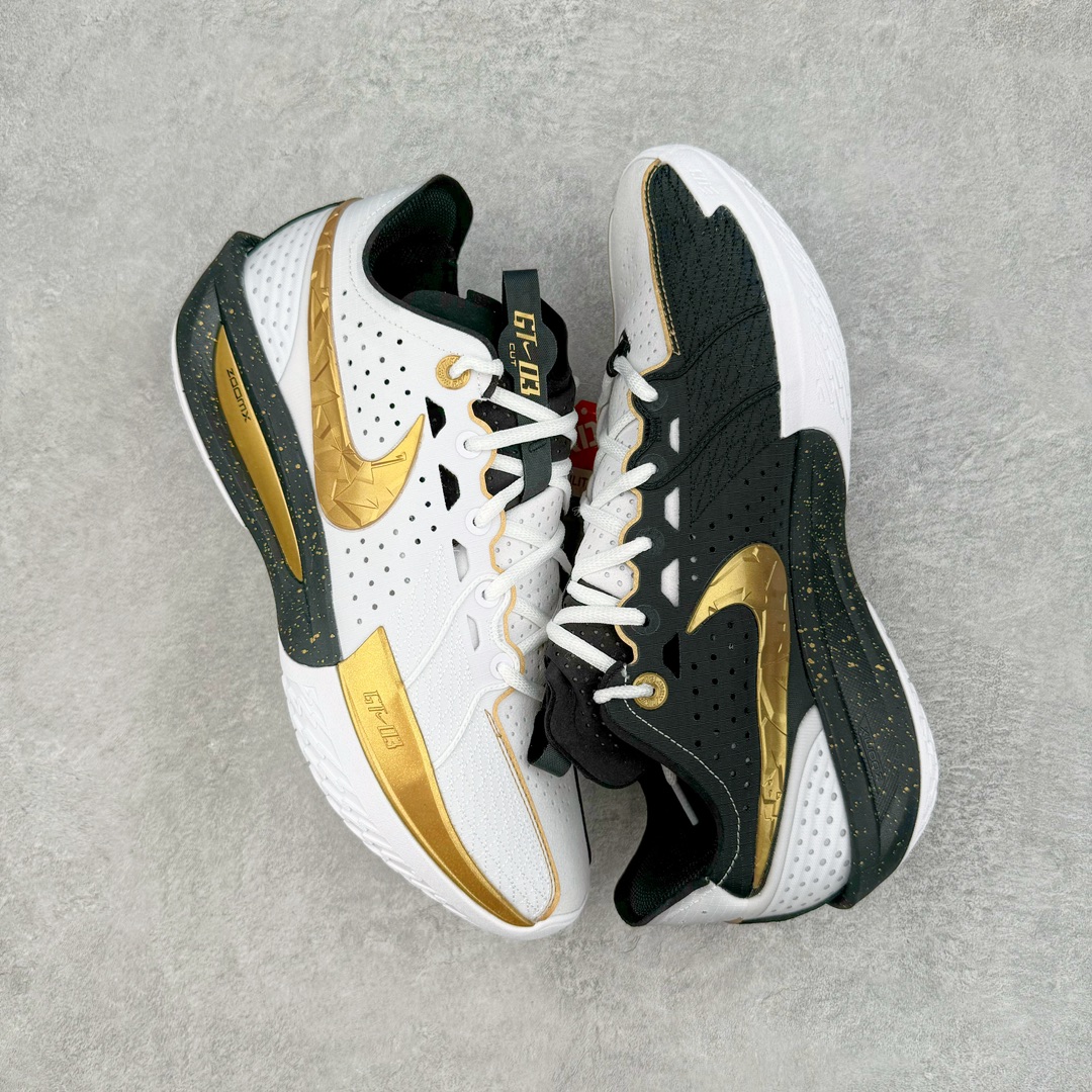 图片[3]-＃灭世/Max Nk Air Zoom G.T.Cut 3 EP 实战系列篮球鞋 称霸全国 白金 HF5702-170 全新GT Cut 3.0 全掌搭载了 ZoomX 泡棉 使得整双鞋在缓震表现上可谓相当优秀 拥有着顶级科技配置的同时 颜值设计也非常可观 整体鞋型仍然保留了前低后高的设计 G.T. Cut 传统的突进极速突破的感觉 鞋头麂皮材质和 NK Flywire 飞线工艺 相对来说包裹感更好了 必备的TPU 支撑片 两侧 Swoosh 的透气孔设计 起到散热透气的作用 鞋舌采用类似跑鞋的半开叉式设计 搭配鞋带既可以提升包裹感 又降低了运动中鞋舌乱跑的可能性 鞋子内里填充相当厚实 避免掉跟 尺码：39 40 40.5 41 42 42.5 43 44 44.5 45 46-选品中心