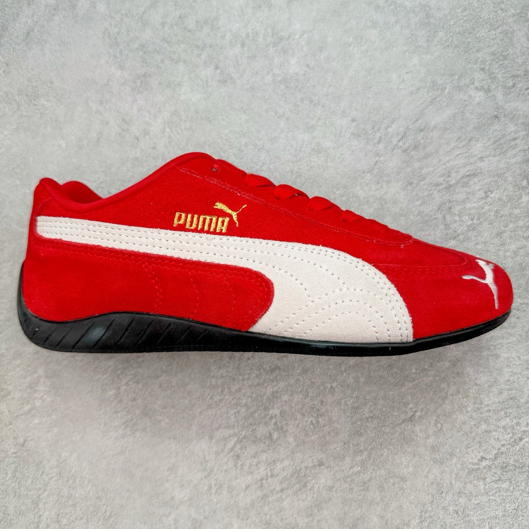 图片[2]-＃绿X/GX PUMA Speedca OG 彪马极速赛车系列低帮德训风拼接复古百搭休闲运动赛车鞋 鞋款从80、90年代赛车手所穿的防火赛车鞋为原型，鞋身线条模仿了赛车的流线廓形，体现了空气动力学原理的结构。简约流畅的外观，恰好又和贯穿其中的Formstrip Logo融合恰到好处，视觉上细节丰富且协调。本次Speedcat OG鞋款归来，最大看点自然式保留了窄版鞋型以及薄底构造。这两年各品牌鞋底越做越厚，Speedcat反其道而行之，上脚几乎无鞋底的效果带来耳目一新的视觉体验。鞋面依旧是以质感细腻的麂皮材质打造，并且大面积近乎全包裹的使用，复古味道也愈发浓烈。配色上更是将最原始的黑色和红色带回，向F1赛车队的标志性队服致敬。相信让各位一眼种草的更多是出挑的大红色，上脚即可瞬间点亮整体造型，在以球鞋为核心的OOTD中脱颖而出。而另一款黑色则是低调的万金油，彰显新潮个性的同时又不喧宾夺主，也是热爱简约系穿搭朋友的首选。 尺码：35.5 36 37 37.5 38 38.5 39 40 40.5 41 42 42.5 43 44 44.5 45-选品中心