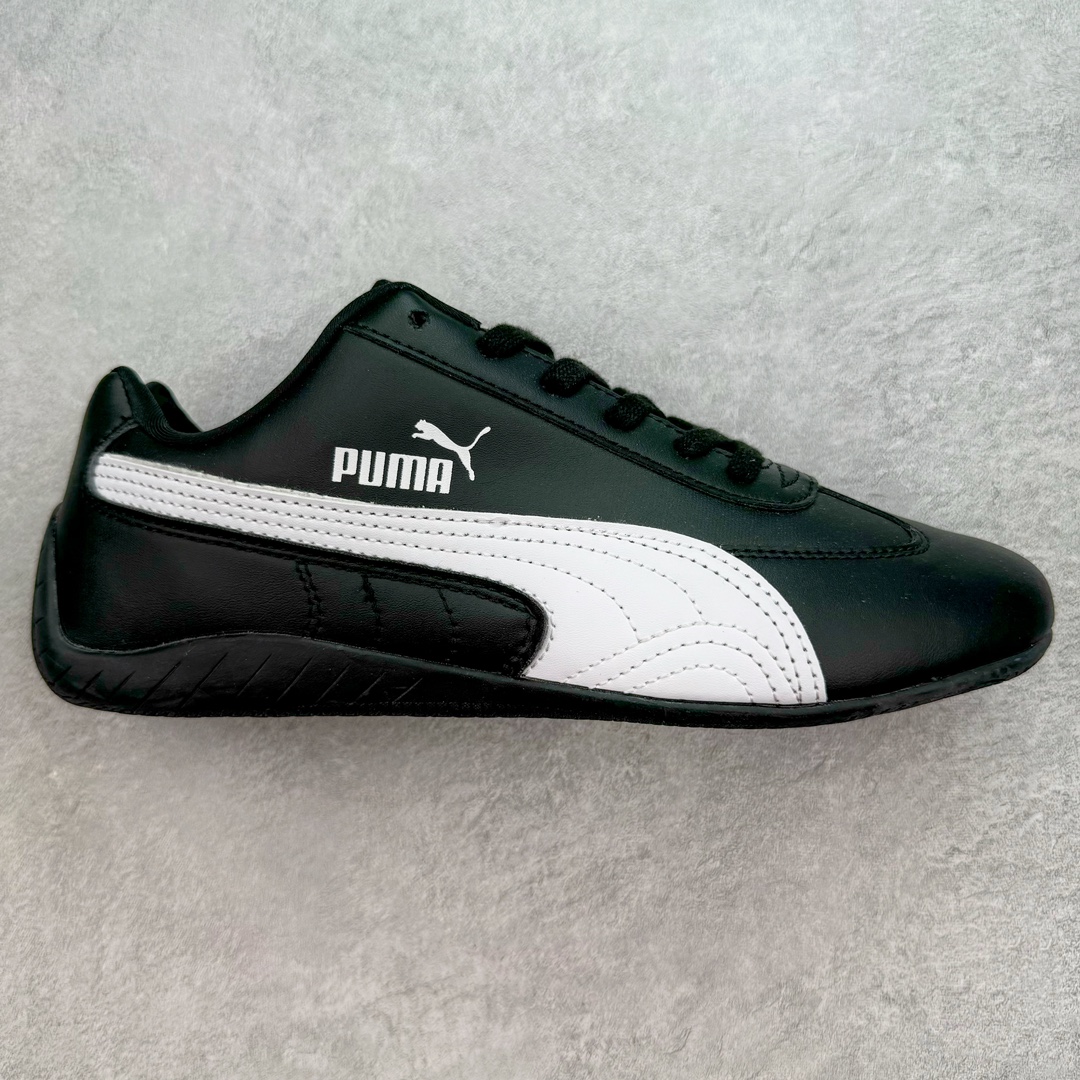 图片[4]-＃绿X/GX PUMA Speedca OG 彪马极速赛车系列低帮德训风拼接复古百搭休闲运动赛车鞋 鞋款从80、90年代赛车手所穿的防火赛车鞋为原型，鞋身线条模仿了赛车的流线廓形，体现了空气动力学原理的结构。简约流畅的外观，恰好又和贯穿其中的Formstrip Logo融合恰到好处，视觉上细节丰富且协调。本次Speedcat OG鞋款归来，最大看点自然式保留了窄版鞋型以及薄底构造。这两年各品牌鞋底越做越厚，Speedcat反其道而行之，上脚几乎无鞋底的效果带来耳目一新的视觉体验。鞋面依旧是以质感细腻的麂皮材质打造，并且大面积近乎全包裹的使用，复古味道也愈发浓烈。配色上更是将最原始的黑色和红色带回，向F1赛车队的标志性队服致敬。相信让各位一眼种草的更多是出挑的大红色，上脚即可瞬间点亮整体造型，在以球鞋为核心的OOTD中脱颖而出。而另一款黑色则是低调的万金油，彰显新潮个性的同时又不喧宾夺主，也是热爱简约系穿搭朋友的首选。 尺码：35.5 36 37 37.5 38 38.5 39 40 40.5 41 42 42.5 43 44 44.5 45-选品中心
