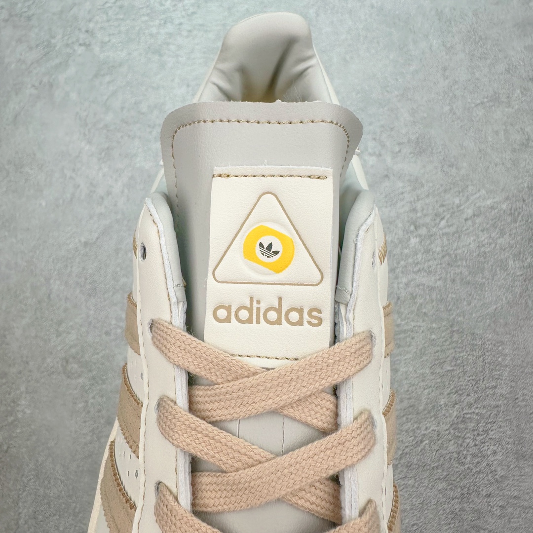 图片[5]-AD Originals Superstar 经典复古贝壳头板鞋 IF1779 诞生于1969年 是第一双将全皮面鞋 身与橡胶鞋头结合在一起的低帮篮球鞋 Superstar最开始 是作为高帮篮球鞋Pro Model的低帮版本而出现的 但因为其独特和醒目的橡胶鞋头造型而让大家熟知 被大家形象地称为\\\”shelltoe\\\”贝壳头 在70年代的美国职业篮球场上 接近3/4的NBA球员都将这双Superstar作为场上用鞋 80年代之后 经过不断的改良和发展 Superstar逐渐成为横跨时装、音乐、街头文化、休闲和运动等各大领域的时尚潮鞋 尺码：36 36.5 37 38 38.5 39 40 40.5 41 42 42.5 43 44 44.5 45-选品中心