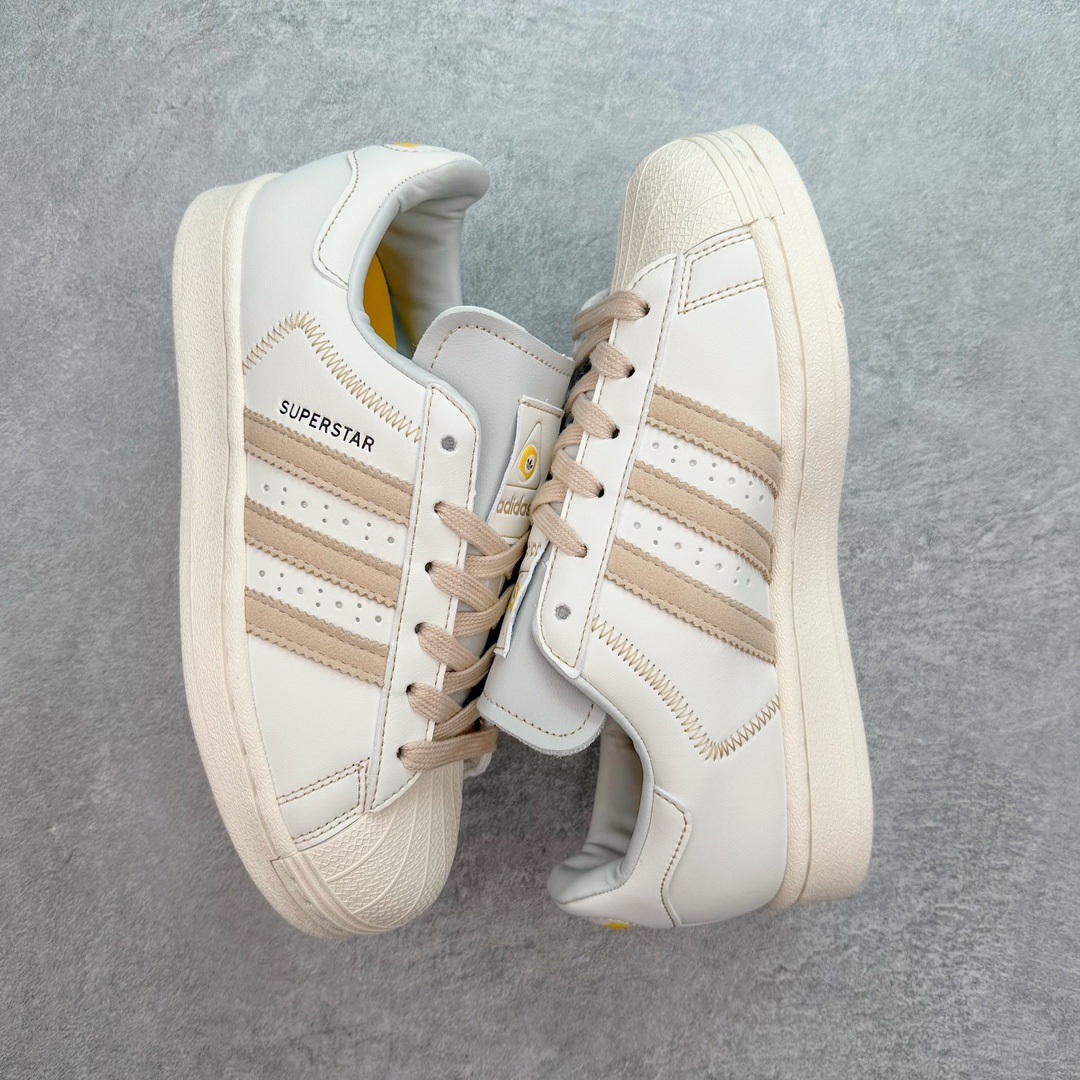 图片[3]-AD Originals Superstar 经典复古贝壳头板鞋 IF1779 诞生于1969年 是第一双将全皮面鞋 身与橡胶鞋头结合在一起的低帮篮球鞋 Superstar最开始 是作为高帮篮球鞋Pro Model的低帮版本而出现的 但因为其独特和醒目的橡胶鞋头造型而让大家熟知 被大家形象地称为\\\”shelltoe\\\”贝壳头 在70年代的美国职业篮球场上 接近3/4的NBA球员都将这双Superstar作为场上用鞋 80年代之后 经过不断的改良和发展 Superstar逐渐成为横跨时装、音乐、街头文化、休闲和运动等各大领域的时尚潮鞋 尺码：36 36.5 37 38 38.5 39 40 40.5 41 42 42.5 43 44 44.5 45-选品中心