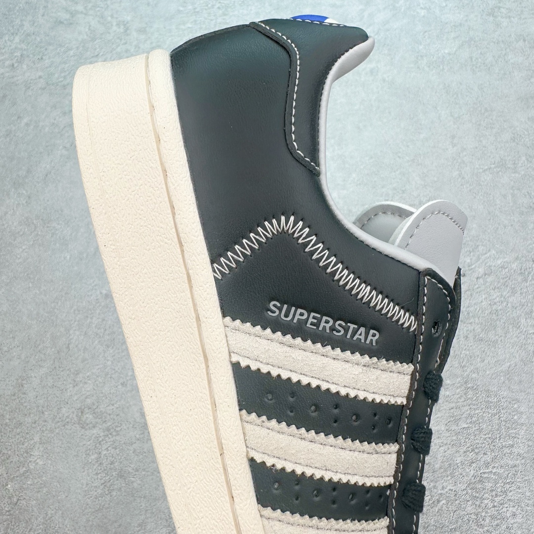 图片[6]-AD Originals Superstar 经典复古贝壳头板鞋 IF1780 诞生于1969年 是第一双将全皮面鞋 身与橡胶鞋头结合在一起的低帮篮球鞋 Superstar最开始 是作为高帮篮球鞋Pro Model的低帮版本而出现的 但因为其独特和醒目的橡胶鞋头造型而让大家熟知 被大家形象地称为\\\”shelltoe\\\”贝壳头 在70年代的美国职业篮球场上 接近3/4的NBA球员都将这双Superstar作为场上用鞋 80年代之后 经过不断的改良和发展 Superstar逐渐成为横跨时装、音乐、街头文化、休闲和运动等各大领域的时尚潮鞋 尺码：36 36.5 37 38 38.5 39 40 40.5 41 42 42.5 43 44 44.5 45-选品中心