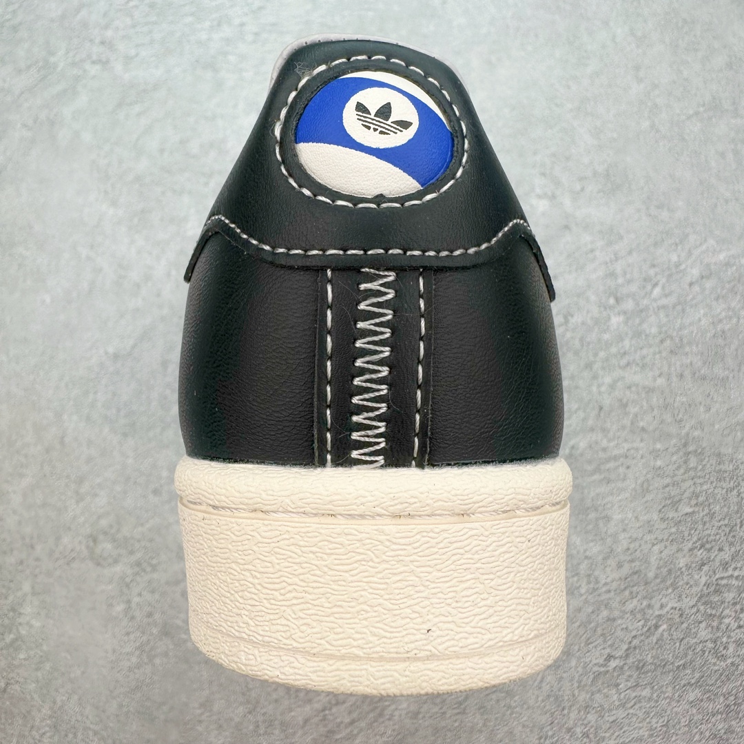 图片[8]-AD Originals Superstar 经典复古贝壳头板鞋 IF1780 诞生于1969年 是第一双将全皮面鞋 身与橡胶鞋头结合在一起的低帮篮球鞋 Superstar最开始 是作为高帮篮球鞋Pro Model的低帮版本而出现的 但因为其独特和醒目的橡胶鞋头造型而让大家熟知 被大家形象地称为\\\”shelltoe\\\”贝壳头 在70年代的美国职业篮球场上 接近3/4的NBA球员都将这双Superstar作为场上用鞋 80年代之后 经过不断的改良和发展 Superstar逐渐成为横跨时装、音乐、街头文化、休闲和运动等各大领域的时尚潮鞋 尺码：36 36.5 37 38 38.5 39 40 40.5 41 42 42.5 43 44 44.5 45-选品中心