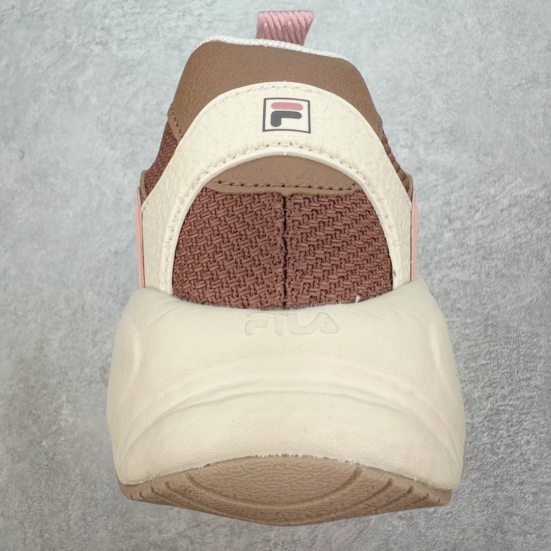 图片[8]-FILA FRAGOLA 斐乐潮牌防滑耐磨轻便沙滩凉鞋 FUSION 系列传承了 FILA 的百年基因，融入年轻运动及潮流文化，成为引领变革、创新突破的一代。以“1+N” 的跨界合作模式重现经典的同时创造经典。带来最出其不意的跨界合作惊喜。同时，FILAFUSION把FILA 的 DNA 融入到定制体验里，你可以随心制造厲于你的产品。FILA FUSION 的鞋家族涵盖了老爹鞋、跑步鞋、网球鞋、季节款。风格复古新潮，满足了时尚人士出行及各类运动的搭配需求，成为当下年轻人筷拥的鞋类品牌之一。FILA FUSION 走进年轻人的世界，通过年轻人运动，街舞，滑板，篮球，展现 FILA FUSION 的潮流态度和年轻文化。FILA FUSION 认为末来属于引领变革、创新突破的年轻一代，让我们一起构成 FILA 未来的蓝图吧！尺码：36 36.5 37.5 38 38.5 39 40-选品中心