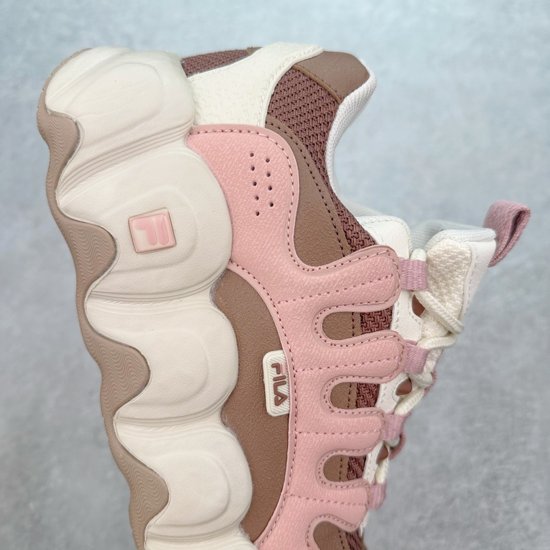 图片[6]-FILA FRAGOLA 斐乐潮牌防滑耐磨轻便沙滩凉鞋 FUSION 系列传承了 FILA 的百年基因，融入年轻运动及潮流文化，成为引领变革、创新突破的一代。以“1+N” 的跨界合作模式重现经典的同时创造经典。带来最出其不意的跨界合作惊喜。同时，FILAFUSION把FILA 的 DNA 融入到定制体验里，你可以随心制造厲于你的产品。FILA FUSION 的鞋家族涵盖了老爹鞋、跑步鞋、网球鞋、季节款。风格复古新潮，满足了时尚人士出行及各类运动的搭配需求，成为当下年轻人筷拥的鞋类品牌之一。FILA FUSION 走进年轻人的世界，通过年轻人运动，街舞，滑板，篮球，展现 FILA FUSION 的潮流态度和年轻文化。FILA FUSION 认为末来属于引领变革、创新突破的年轻一代，让我们一起构成 FILA 未来的蓝图吧！尺码：36 36.5 37.5 38 38.5 39 40-选品中心