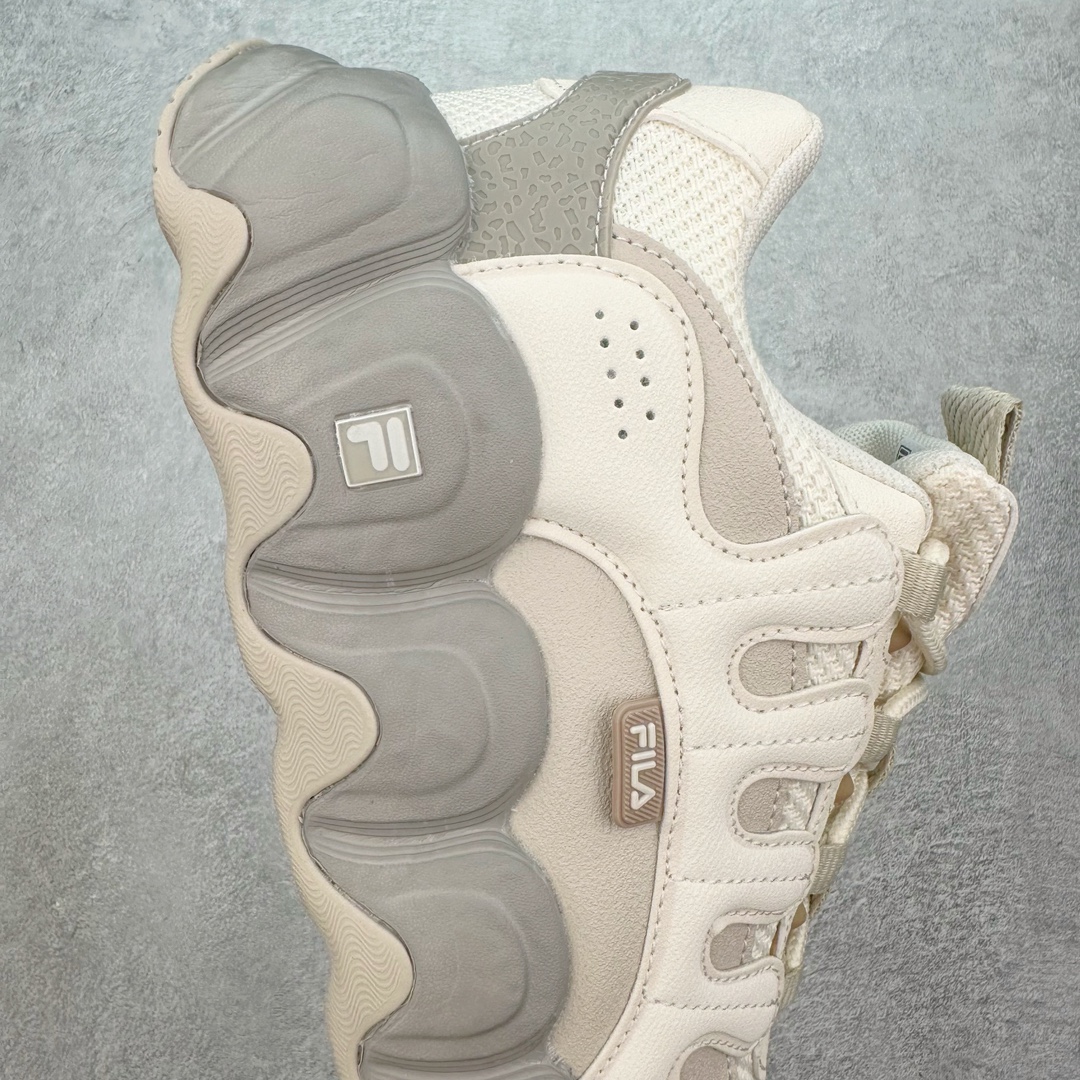 图片[6]-FILA FRAGOLA 斐乐潮牌防滑耐磨轻便沙滩凉鞋 FUSION 系列传承了 FILA 的百年基因，融入年轻运动及潮流文化，成为引领变革、创新突破的一代。以“1+N” 的跨界合作模式重现经典的同时创造经典。带来最出其不意的跨界合作惊喜。同时，FILAFUSION把FILA 的 DNA 融入到定制体验里，你可以随心制造厲于你的产品。FILA FUSION 的鞋家族涵盖了老爹鞋、跑步鞋、网球鞋、季节款。风格复古新潮，满足了时尚人士出行及各类运动的搭配需求，成为当下年轻人筷拥的鞋类品牌之一。FILA FUSION 走进年轻人的世界，通过年轻人运动，街舞，滑板，篮球，展现 FILA FUSION 的潮流态度和年轻文化。FILA FUSION 认为末来属于引领变革、创新突破的年轻一代，让我们一起构成 FILA 未来的蓝图吧！尺码：36 36.5 37.5 38 38.5 39 40-选品中心