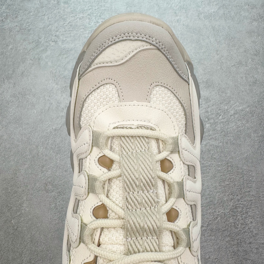 图片[4]-FILA FRAGOLA 斐乐潮牌防滑耐磨轻便沙滩凉鞋 FUSION 系列传承了 FILA 的百年基因，融入年轻运动及潮流文化，成为引领变革、创新突破的一代。以“1+N” 的跨界合作模式重现经典的同时创造经典。带来最出其不意的跨界合作惊喜。同时，FILAFUSION把FILA 的 DNA 融入到定制体验里，你可以随心制造厲于你的产品。FILA FUSION 的鞋家族涵盖了老爹鞋、跑步鞋、网球鞋、季节款。风格复古新潮，满足了时尚人士出行及各类运动的搭配需求，成为当下年轻人筷拥的鞋类品牌之一。FILA FUSION 走进年轻人的世界，通过年轻人运动，街舞，滑板，篮球，展现 FILA FUSION 的潮流态度和年轻文化。FILA FUSION 认为末来属于引领变革、创新突破的年轻一代，让我们一起构成 FILA 未来的蓝图吧！尺码：36 36.5 37.5 38 38.5 39 40-选品中心