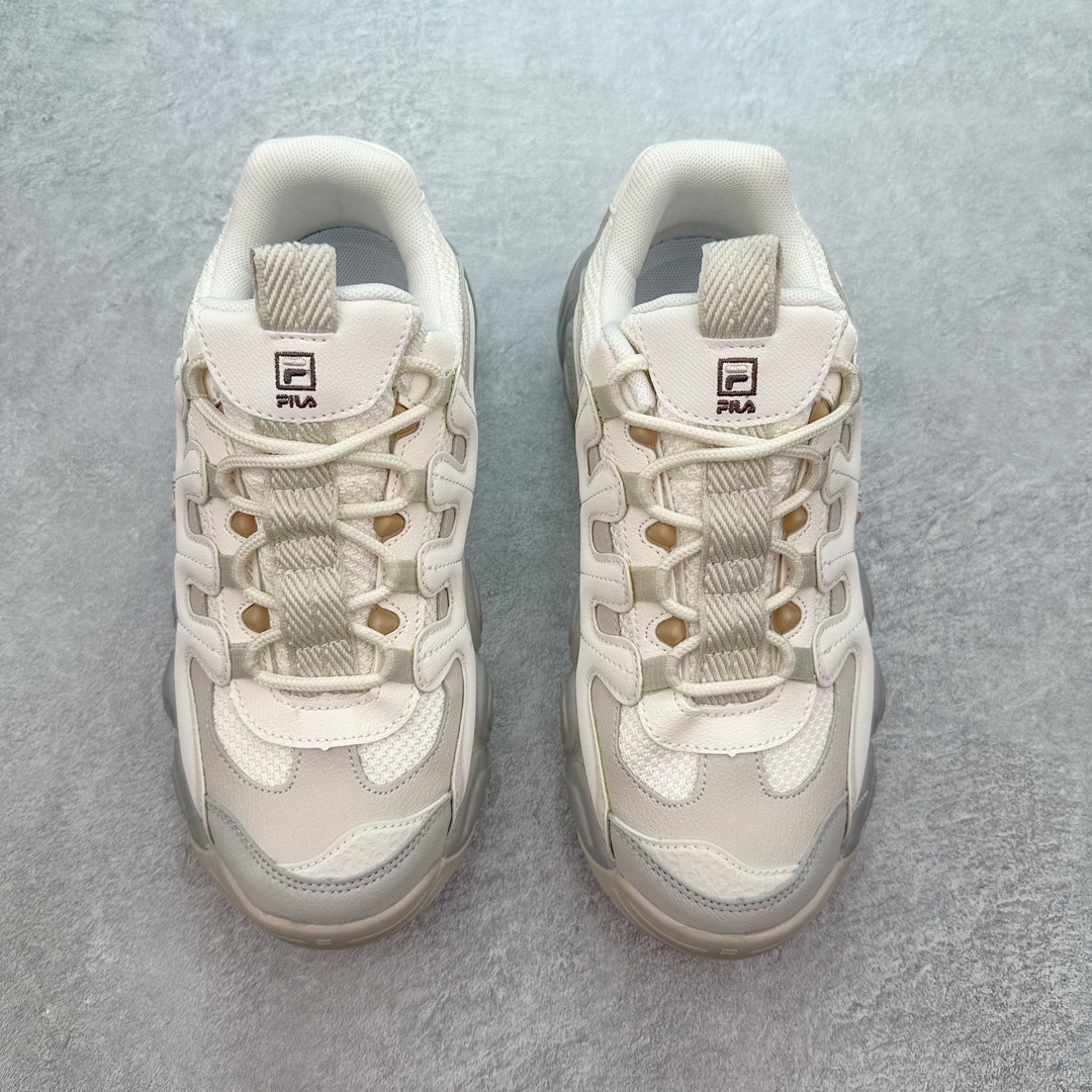 图片[2]-FILA FRAGOLA 斐乐潮牌防滑耐磨轻便沙滩凉鞋 FUSION 系列传承了 FILA 的百年基因，融入年轻运动及潮流文化，成为引领变革、创新突破的一代。以“1+N” 的跨界合作模式重现经典的同时创造经典。带来最出其不意的跨界合作惊喜。同时，FILAFUSION把FILA 的 DNA 融入到定制体验里，你可以随心制造厲于你的产品。FILA FUSION 的鞋家族涵盖了老爹鞋、跑步鞋、网球鞋、季节款。风格复古新潮，满足了时尚人士出行及各类运动的搭配需求，成为当下年轻人筷拥的鞋类品牌之一。FILA FUSION 走进年轻人的世界，通过年轻人运动，街舞，滑板，篮球，展现 FILA FUSION 的潮流态度和年轻文化。FILA FUSION 认为末来属于引领变革、创新突破的年轻一代，让我们一起构成 FILA 未来的蓝图吧！尺码：36 36.5 37.5 38 38.5 39 40-选品中心