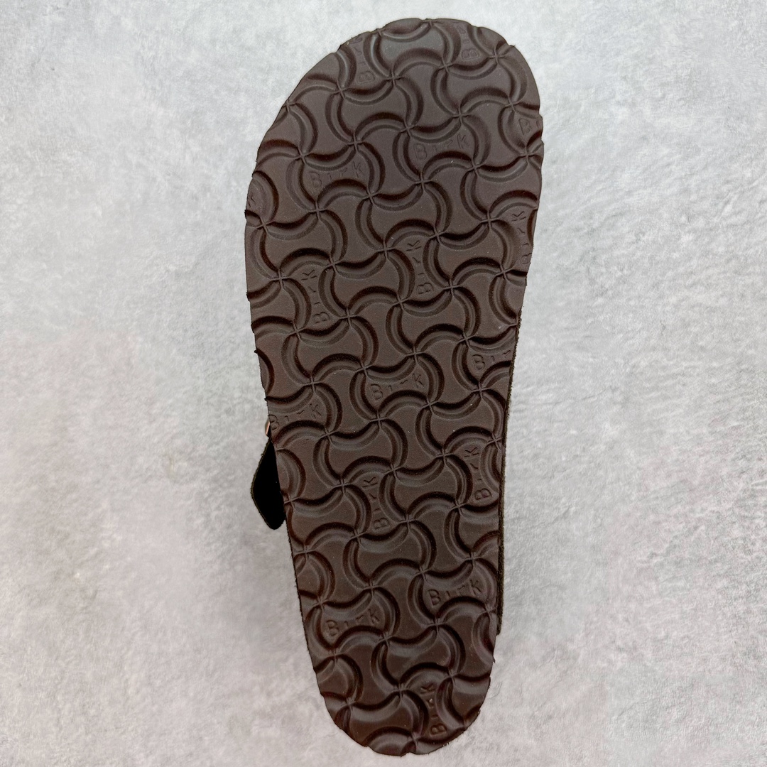 图片[9]-＃莞产纯原福利 Birkenstock Boston VL 勃肯软木底包头拖鞋 天鹅绒般的绒面革赋子休闲的经典外观 四季皆宜 柔软的鞋床采用额外的泡沫缓冲层 提供额外的舒适感和全天支撑 全网独家首发 源于德国的严谨工艺 牛巴戎面 中层松木 EVA 三层组合大底 优质牛皮面料五金扣 出口订单 尺码：35-44-选品中心