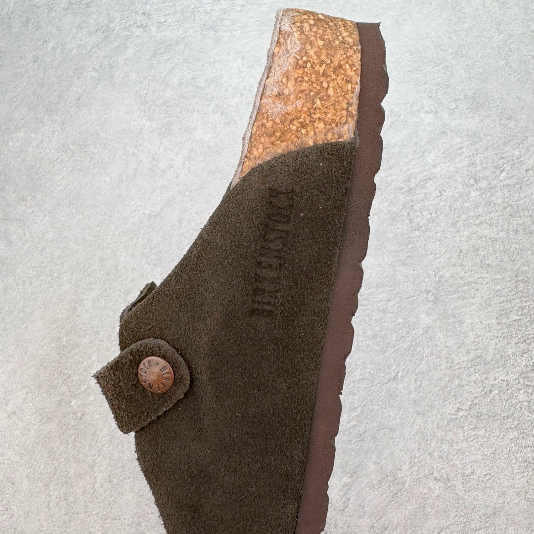 图片[7]-＃莞产纯原福利 Birkenstock Boston VL 勃肯软木底包头拖鞋 天鹅绒般的绒面革赋子休闲的经典外观 四季皆宜 柔软的鞋床采用额外的泡沫缓冲层 提供额外的舒适感和全天支撑 全网独家首发 源于德国的严谨工艺 牛巴戎面 中层松木 EVA 三层组合大底 优质牛皮面料五金扣 出口订单 尺码：35-44-选品中心