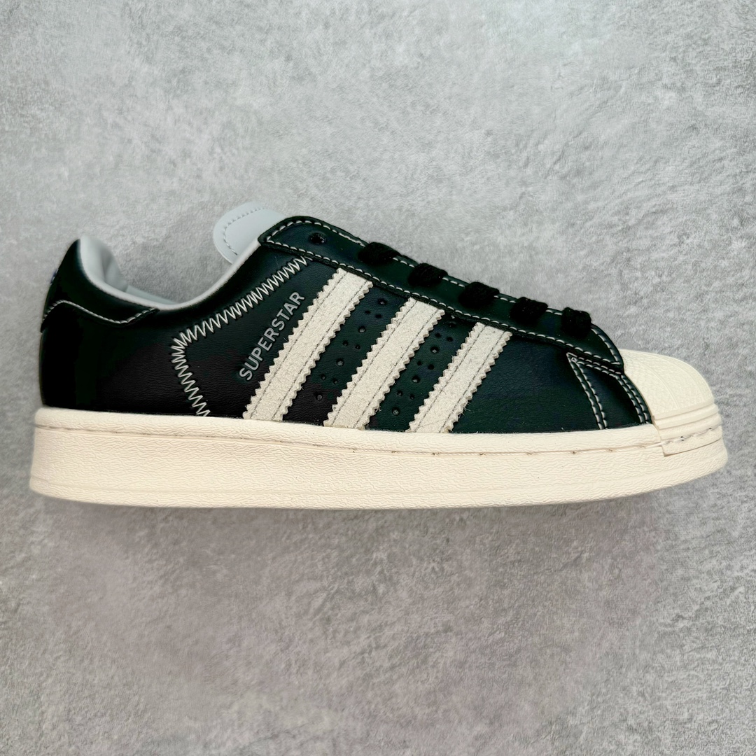 AD Originals Superstar 经典复古贝壳头板鞋 IF1780 诞生于1969年 是第一双将全皮面鞋 身与橡胶鞋头结合在一起的低帮篮球鞋 Superstar最开始 是作为高帮篮球鞋Pro Model的低帮版本而出现的 但因为其独特和醒目的橡胶鞋头造型而让大家熟知 被大家形象地称为\\\”shelltoe\\\”贝壳头 在70年代的美国职业篮球场上 接近3/4的NBA球员都将这双Superstar作为场上用鞋 80年代之后 经过不断的改良和发展 Superstar逐渐成为横跨时装、音乐、街头文化、休闲和运动等各大领域的时尚潮鞋 尺码：36 36.5 37 38 38.5 39 40 40.5 41 42 42.5 43 44 44.5 45-选品中心
