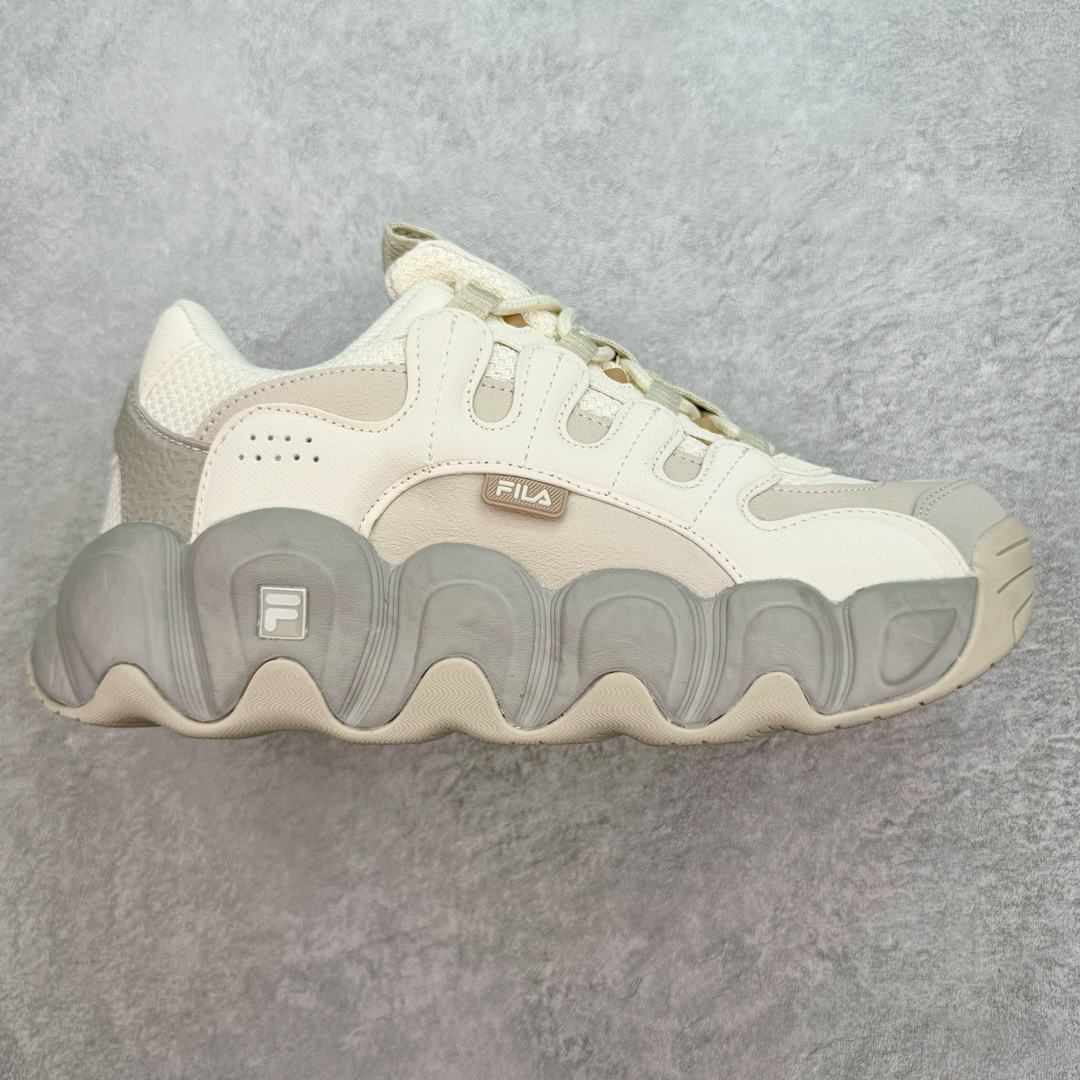 FILA FRAGOLA 斐乐潮牌防滑耐磨轻便沙滩凉鞋 FUSION 系列传承了 FILA 的百年基因，融入年轻运动及潮流文化，成为引领变革、创新突破的一代。以“1+N” 的跨界合作模式重现经典的同时创造经典。带来最出其不意的跨界合作惊喜。同时，FILAFUSION把FILA 的 DNA 融入到定制体验里，你可以随心制造厲于你的产品。FILA FUSION 的鞋家族涵盖了老爹鞋、跑步鞋、网球鞋、季节款。风格复古新潮，满足了时尚人士出行及各类运动的搭配需求，成为当下年轻人筷拥的鞋类品牌之一。FILA FUSION 走进年轻人的世界，通过年轻人运动，街舞，滑板，篮球，展现 FILA FUSION 的潮流态度和年轻文化。FILA FUSION 认为末来属于引领变革、创新突破的年轻一代，让我们一起构成 FILA 未来的蓝图吧！尺码：36 36.5 37.5 38 38.5 39 40-选品中心