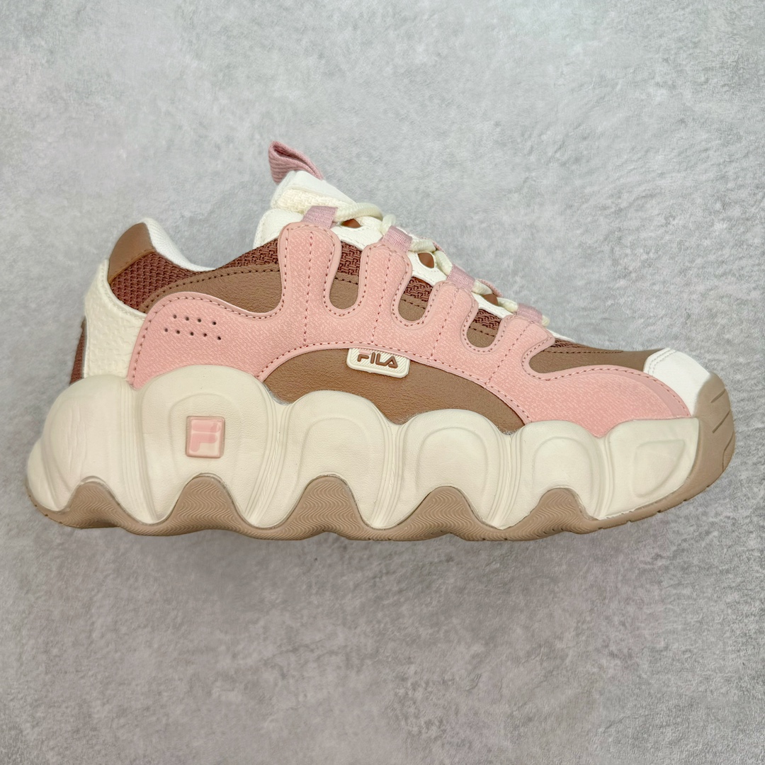 FILA FRAGOLA 斐乐潮牌防滑耐磨轻便沙滩凉鞋 FUSION 系列传承了 FILA 的百年基因，融入年轻运动及潮流文化，成为引领变革、创新突破的一代。以“1+N” 的跨界合作模式重现经典的同时创造经典。带来最出其不意的跨界合作惊喜。同时，FILAFUSION把FILA 的 DNA 融入到定制体验里，你可以随心制造厲于你的产品。FILA FUSION 的鞋家族涵盖了老爹鞋、跑步鞋、网球鞋、季节款。风格复古新潮，满足了时尚人士出行及各类运动的搭配需求，成为当下年轻人筷拥的鞋类品牌之一。FILA FUSION 走进年轻人的世界，通过年轻人运动，街舞，滑板，篮球，展现 FILA FUSION 的潮流态度和年轻文化。FILA FUSION 认为末来属于引领变革、创新突破的年轻一代，让我们一起构成 FILA 未来的蓝图吧！尺码：36 36.5 37.5 38 38.5 39 40-选品中心