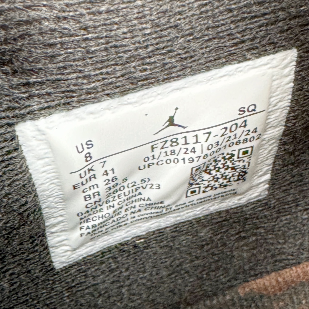 图片[14]-＃KZ神版 Travis Scott x Jordan AJ Cut The Check TS倒钩联名魔术贴篮球鞋 FZ8117-204 原厂全套原楦原纸板冲刀磨具开发 原厂皮料加持 原厂港宝加持定型后跟R度完美 同源原厂电绣 鬼脸飞翼针数密度立体效果一致 百分百一致原鞋 原厂拉帮工艺 针距密度一致 后跟弧度收口自然不对折 极致一眼正品既视感 进口玻璃冲刀皮料裁剪零毛边 全鞋电脑针车工艺 品控清洁度最高QC检验标准 免检产品 原厂订购鞋盒、布袋、鞋标、防尘纸、鞋撑、鞋带 追求极致的原厂味道 配色方面采用白色为基础 搭配棕色框架呈现 完美还原了初代倒钩的配色设计 细节方面 标志性的反钩Swoosh采用米色点缀 鞋面还带有特殊的魔术贴细节 此外在鞋舌、后跟部分均带有Cactus Jack厂牌Logo 彰显鞋款特殊身份 尺码：36 36.5 37.5 38 38.5 39 40 40.5 41 42 42.5 43 44 44.5 45 46 47.5 48.5-选品中心