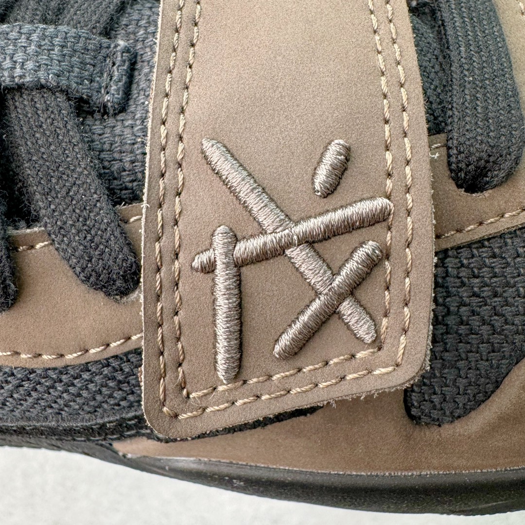 图片[16]-＃KZ神版 Travis Scott x Jordan AJ Cut The Check TS倒钩联名魔术贴篮球鞋 FZ8117-204 原厂全套原楦原纸板冲刀磨具开发 原厂皮料加持 原厂港宝加持定型后跟R度完美 同源原厂电绣 鬼脸飞翼针数密度立体效果一致 百分百一致原鞋 原厂拉帮工艺 针距密度一致 后跟弧度收口自然不对折 极致一眼正品既视感 进口玻璃冲刀皮料裁剪零毛边 全鞋电脑针车工艺 品控清洁度最高QC检验标准 免检产品 原厂订购鞋盒、布袋、鞋标、防尘纸、鞋撑、鞋带 追求极致的原厂味道 配色方面采用白色为基础 搭配棕色框架呈现 完美还原了初代倒钩的配色设计 细节方面 标志性的反钩Swoosh采用米色点缀 鞋面还带有特殊的魔术贴细节 此外在鞋舌、后跟部分均带有Cactus Jack厂牌Logo 彰显鞋款特殊身份 尺码：36 36.5 37.5 38 38.5 39 40 40.5 41 42 42.5 43 44 44.5 45 46 47.5 48.5-选品中心