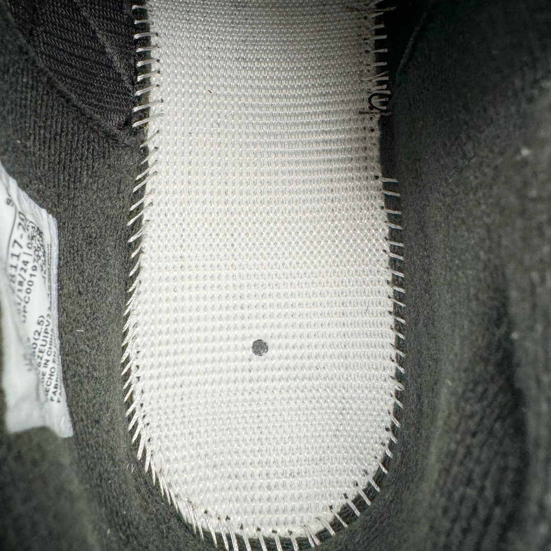 图片[13]-＃KZ神版 Travis Scott x Jordan AJ Cut The Check TS倒钩联名魔术贴篮球鞋 FZ8117-204 原厂全套原楦原纸板冲刀磨具开发 原厂皮料加持 原厂港宝加持定型后跟R度完美 同源原厂电绣 鬼脸飞翼针数密度立体效果一致 百分百一致原鞋 原厂拉帮工艺 针距密度一致 后跟弧度收口自然不对折 极致一眼正品既视感 进口玻璃冲刀皮料裁剪零毛边 全鞋电脑针车工艺 品控清洁度最高QC检验标准 免检产品 原厂订购鞋盒、布袋、鞋标、防尘纸、鞋撑、鞋带 追求极致的原厂味道 配色方面采用白色为基础 搭配棕色框架呈现 完美还原了初代倒钩的配色设计 细节方面 标志性的反钩Swoosh采用米色点缀 鞋面还带有特殊的魔术贴细节 此外在鞋舌、后跟部分均带有Cactus Jack厂牌Logo 彰显鞋款特殊身份 尺码：36 36.5 37.5 38 38.5 39 40 40.5 41 42 42.5 43 44 44.5 45 46 47.5 48.5-选品中心