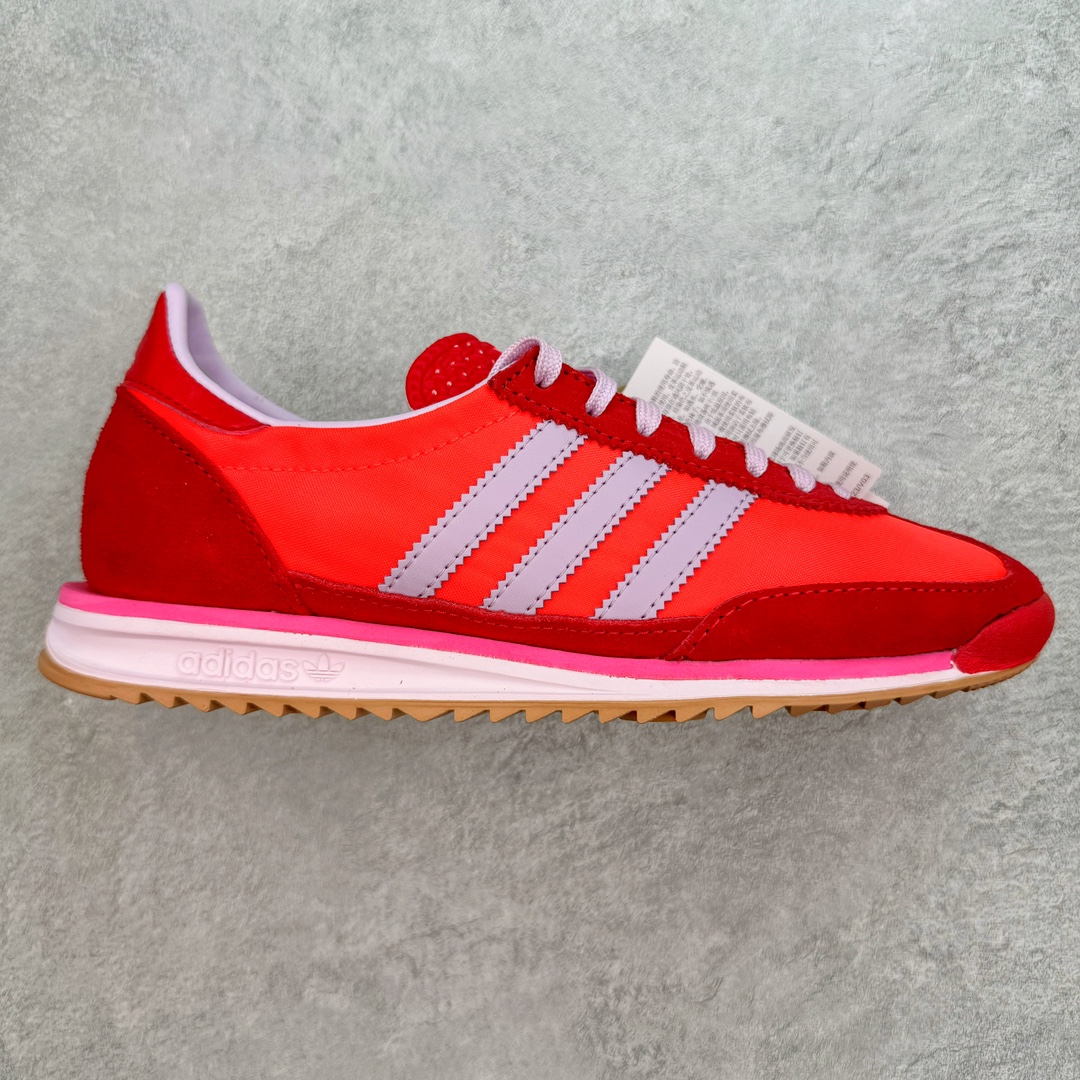 ＃MF AD Wmns SL72 OG 系列德训足球风百搭低帮休闲运动板鞋 JH7392 Originals推出复古「T头鞋」造型的SL72鞋款复刻，有男女两款可选。男生款为SL72RS，鞋型挺立饱满，鞋底增加高度，采用麂皮与布面制作，符合复古氛围；女生款为SL72OGW，致敬经典款式，鞋身纤细，还原70年代设计，以绿色呈现，点缀金色细节。多款配色可选。「T 头鞋」这两年有多火大家见到了吧？明星、穿搭博主几乎人手一双，凭借复古味的外观，以及亲民的价格，同样成为了不少球鞋玩家日常上脚首选。近日 adidas Originals 将有「T 头鞋」造型的诞生于 1972 年的 SL72 鞋款复刻带回，各位买鞋又有新选择了。1972 年 SL72 问世后，引领了后来阿迪达斯的跑鞋发展方向，其中「SL」代表了 Super Light，彰显了产品轻便的特性。1972 年 SL72 问世后，引领了后来阿迪达斯的跑鞋发展方向，其中「SL」代表了 Super Light，彰显了产品轻便的特性。这次 adidas Originals 延续其轻质经典的基因，带来男女两款 SL72。男生款带来 SL72 RS 鞋型，RS 意为 Reshaped（重塑），鞋款在保留了经典的外观基础上，在尼龙材质里增加了填充物，使鞋型更加挺立和饱满，鞋头则更加圆润，鞋底的 EVA 材质则增加了鞋款的高度。女生款则带来 SL72 OG W 鞋型，OG 顾名思义则是致敬经典款式，相较于 RS（Reshaped）鞋款，鞋身更加纤细，其整体鞋身轮廓、线条、细节、材质上尊崇 70 年代 SL72 的设计，还原经典味道。尺码：36 36⅔ 37⅓ 38 38⅔ 39⅓ 40 40⅔ 41⅓ 42 42⅔ 43⅓ 44 44⅔ 45-选品中心