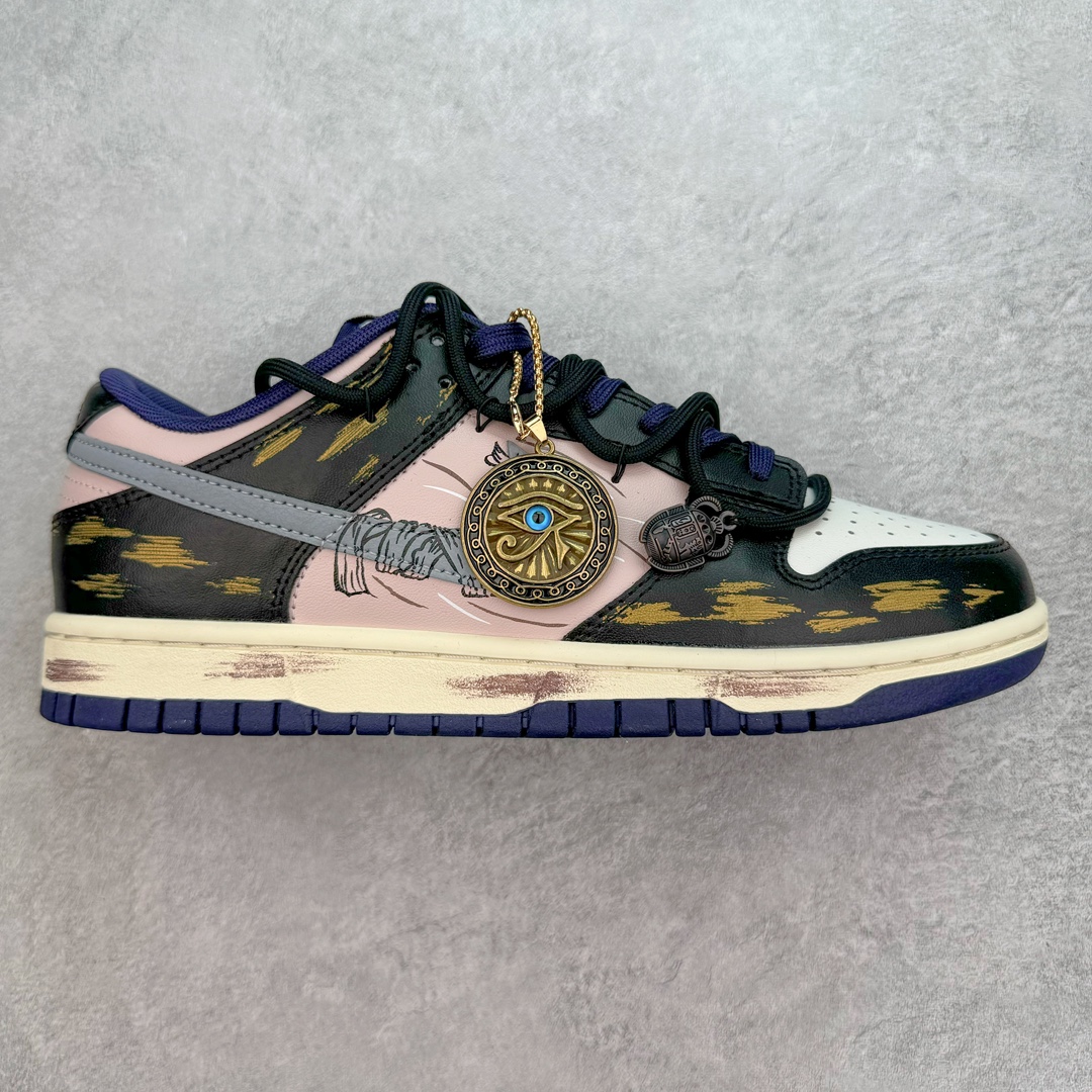 ＃YC纯原 NK Dunk Low 荷鲁斯之眼 FV8106-181 定制系列天花板 无原鞋不开发 全系列得物原鞋一比一校对开发 配色持续更新中 终端对接 优势输出 全套原厂楦头原纸板数据档案倾力打造 原汁原味莞产 极致还原 圈内最强针车工艺 高端零售指定版 广东原厂配套原盒原标 鞋盒分三个尺码段 原厂冲刀 超高清洁度 全鞋零毛边皮料切割 采用原厂百宏鞋带以及原厂百宏织唛舌标 内标可供原厂几率过验 进口原装条纹中底布 四线拉帮白色点胶 原厂拉帮手法遵循公司 原厂电绣 极致还原 尺码：40 40.5 41 42 42.5 43 44 44.5 45 46-选品中心