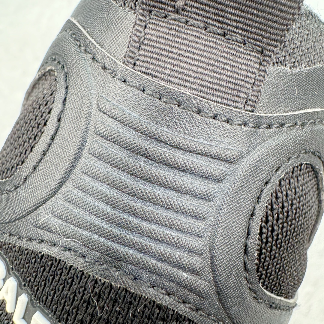 图片[17]-＃ZC BALENCIAGA CIRCUIT 巴黎世家十三代圆头系带LOGO印花低帮老爹鞋 全套原纸板楦头开发 最原汁原味的灵魂版型 全鞋荧光划线卡点 胶水把控整洁度追求极致完美 每一双都是工艺品 多重QC质检 超越公司货的品控标准 实实在在的免检产品 原盒原配 正确字体电绣 粗细、位置、大小正确 侧边TPU 透气孔匹配意产原版 正确分离大底 TPU软底 原版一致大底LOGO 立体感十足 原厂皮料水洗做旧 采购原厂网纱 偏大一码 尺码：35 36 37 38 39 40 41 42 43 44 45 46-选品中心