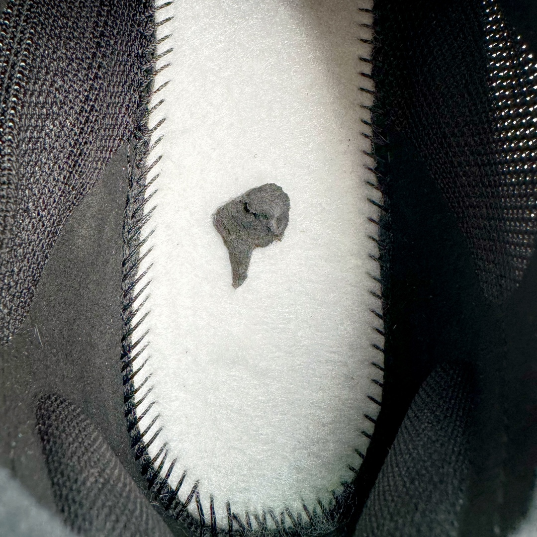 图片[18]-＃ZC BALENCIAGA CIRCUIT 巴黎世家十三代圆头系带LOGO印花低帮老爹鞋 全套原纸板楦头开发 最原汁原味的灵魂版型 全鞋荧光划线卡点 胶水把控整洁度追求极致完美 每一双都是工艺品 多重QC质检 超越公司货的品控标准 实实在在的免检产品 原盒原配 正确字体电绣 粗细、位置、大小正确 侧边TPU 透气孔匹配意产原版 正确分离大底 TPU软底 原版一致大底LOGO 立体感十足 原厂皮料水洗做旧 采购原厂网纱 偏大一码 尺码：35 36 37 38 39 40 41 42 43 44 45 46-选品中心