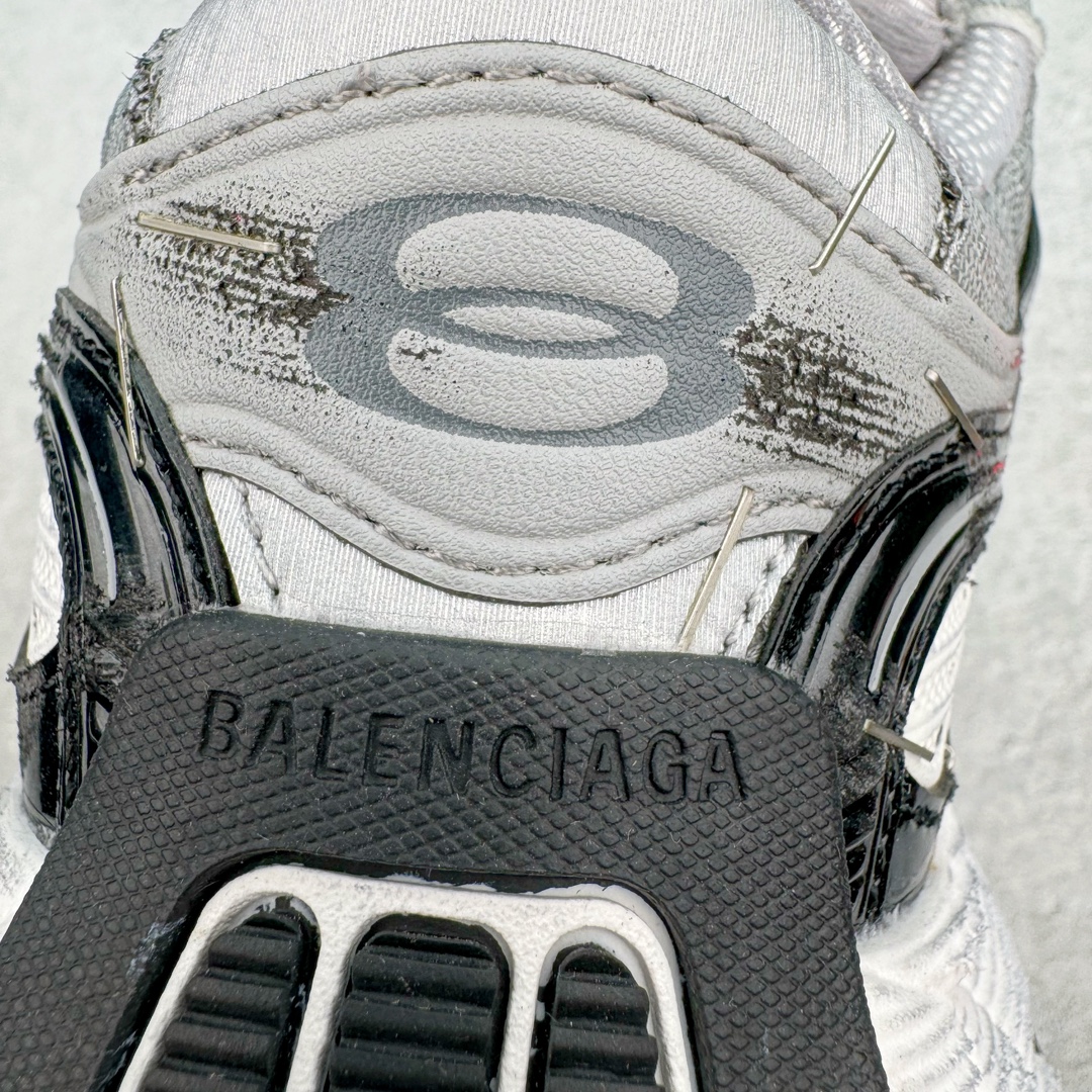 图片[14]-＃VG BALENCIAGA Stapler Sneakers 巴黎世家订书机鞋网布系带低帮走秀复古老爹鞋 圈内最强巴黎 尺码大小一比一还原Zp 区别其他工厂缩小两个号码 全套原纸板楦头开发 最原汁原味的灵魂版型 全鞋荧光划线卡点 胶水把控整洁度追求极致完美 每一双都是工艺品 多重QC质检 超越公司货的品控标准 实实在在的免检产品 原盒原配 正确字体电绣 粗细、位置、大小正确 侧边TPU 透气孔匹配意产原版 正确分离大底 TPU软底 原版一致大底LOGO 立体感十足 原厂皮料水洗做旧 采购原厂网纱 不含皮革 网布材料和聚氨酯 磨损效果 展现品牌对于新潮事物的热情 这款鞋子拥有巨大尺寸和醒目设计 符合当下”老爹鞋”的趋势 鞋子采用银灰配色 营造出低调而不失华丽的效果 10XL的尺码使它成为市场中最显眼的存在 适合追求个性化的人群 Balenciaga始终站在时尚前沿 此次发布的产品再次体现了他们的创新能力 偏大两码 尺码：35 36 37 38 39 40 41 42 43 44 45 46-选品中心