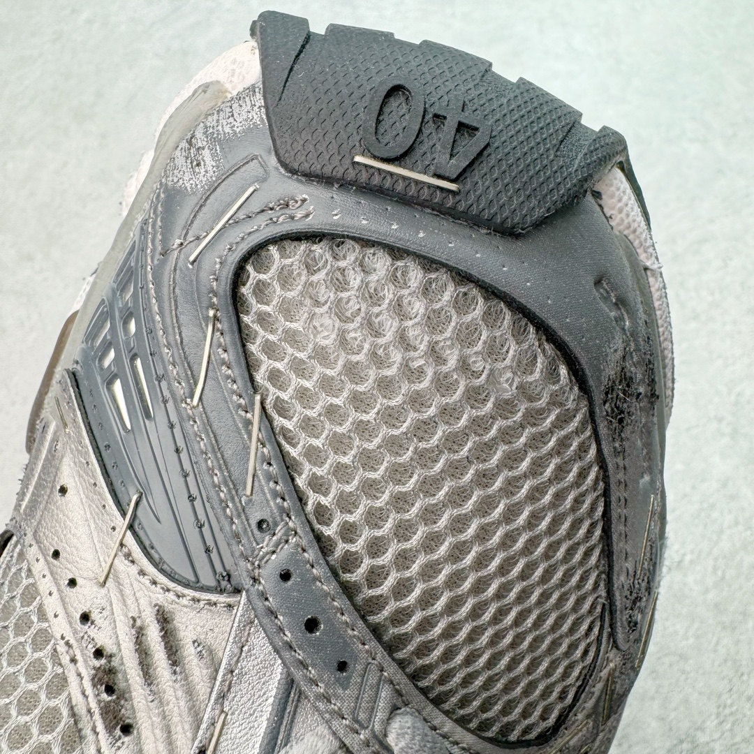 图片[20]-＃VG BALENCIAGA Stapler Sneakers 巴黎世家订书机鞋网布系带低帮走秀复古老爹鞋 圈内最强巴黎 尺码大小一比一还原Zp 区别其他工厂缩小两个号码 全套原纸板楦头开发 最原汁原味的灵魂版型 全鞋荧光划线卡点 胶水把控整洁度追求极致完美 每一双都是工艺品 多重QC质检 超越公司货的品控标准 实实在在的免检产品 原盒原配 正确字体电绣 粗细、位置、大小正确 侧边TPU 透气孔匹配意产原版 正确分离大底 TPU软底 原版一致大底LOGO 立体感十足 原厂皮料水洗做旧 采购原厂网纱 不含皮革 网布材料和聚氨酯 磨损效果 展现品牌对于新潮事物的热情 这款鞋子拥有巨大尺寸和醒目设计 符合当下”老爹鞋”的趋势 鞋子采用银灰配色 营造出低调而不失华丽的效果 10XL的尺码使它成为市场中最显眼的存在 适合追求个性化的人群 Balenciaga始终站在时尚前沿 此次发布的产品再次体现了他们的创新能力 偏大两码 尺码：35 36 37 38 39 40 41 42 43 44 45 46-选品中心