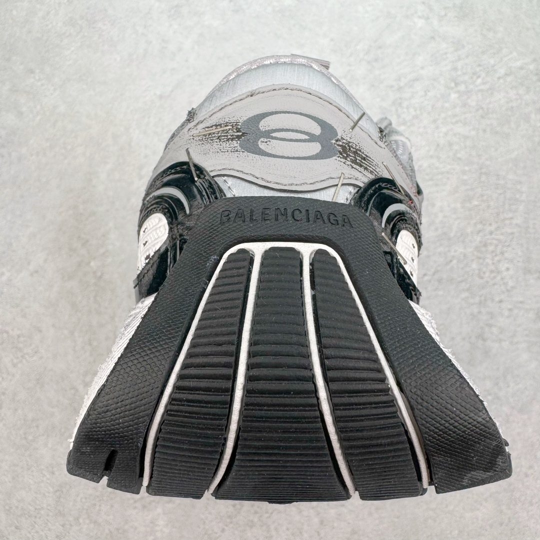 图片[8]-＃VG BALENCIAGA Stapler Sneakers 巴黎世家订书机鞋网布系带低帮走秀复古老爹鞋 圈内最强巴黎 尺码大小一比一还原Zp 区别其他工厂缩小两个号码 全套原纸板楦头开发 最原汁原味的灵魂版型 全鞋荧光划线卡点 胶水把控整洁度追求极致完美 每一双都是工艺品 多重QC质检 超越公司货的品控标准 实实在在的免检产品 原盒原配 正确字体电绣 粗细、位置、大小正确 侧边TPU 透气孔匹配意产原版 正确分离大底 TPU软底 原版一致大底LOGO 立体感十足 原厂皮料水洗做旧 采购原厂网纱 不含皮革 网布材料和聚氨酯 磨损效果 展现品牌对于新潮事物的热情 这款鞋子拥有巨大尺寸和醒目设计 符合当下”老爹鞋”的趋势 鞋子采用银灰配色 营造出低调而不失华丽的效果 10XL的尺码使它成为市场中最显眼的存在 适合追求个性化的人群 Balenciaga始终站在时尚前沿 此次发布的产品再次体现了他们的创新能力 偏大两码 尺码：35 36 37 38 39 40 41 42 43 44 45 46-选品中心