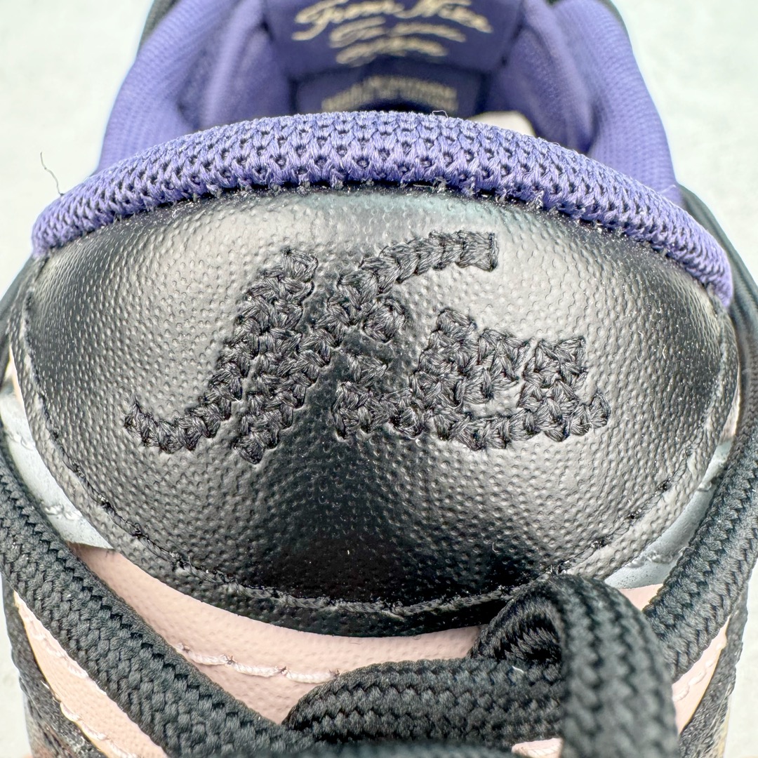 图片[14]-＃YC纯原 NK Dunk Low 荷鲁斯之眼 FV8106-181 定制系列天花板 无原鞋不开发 全系列得物原鞋一比一校对开发 配色持续更新中 终端对接 优势输出 全套原厂楦头原纸板数据档案倾力打造 原汁原味莞产 极致还原 圈内最强针车工艺 高端零售指定版 广东原厂配套原盒原标 鞋盒分三个尺码段 原厂冲刀 超高清洁度 全鞋零毛边皮料切割 采用原厂百宏鞋带以及原厂百宏织唛舌标 内标可供原厂几率过验 进口原装条纹中底布 四线拉帮白色点胶 原厂拉帮手法遵循公司 原厂电绣 极致还原 尺码：40 40.5 41 42 42.5 43 44 44.5 45 46-选品中心