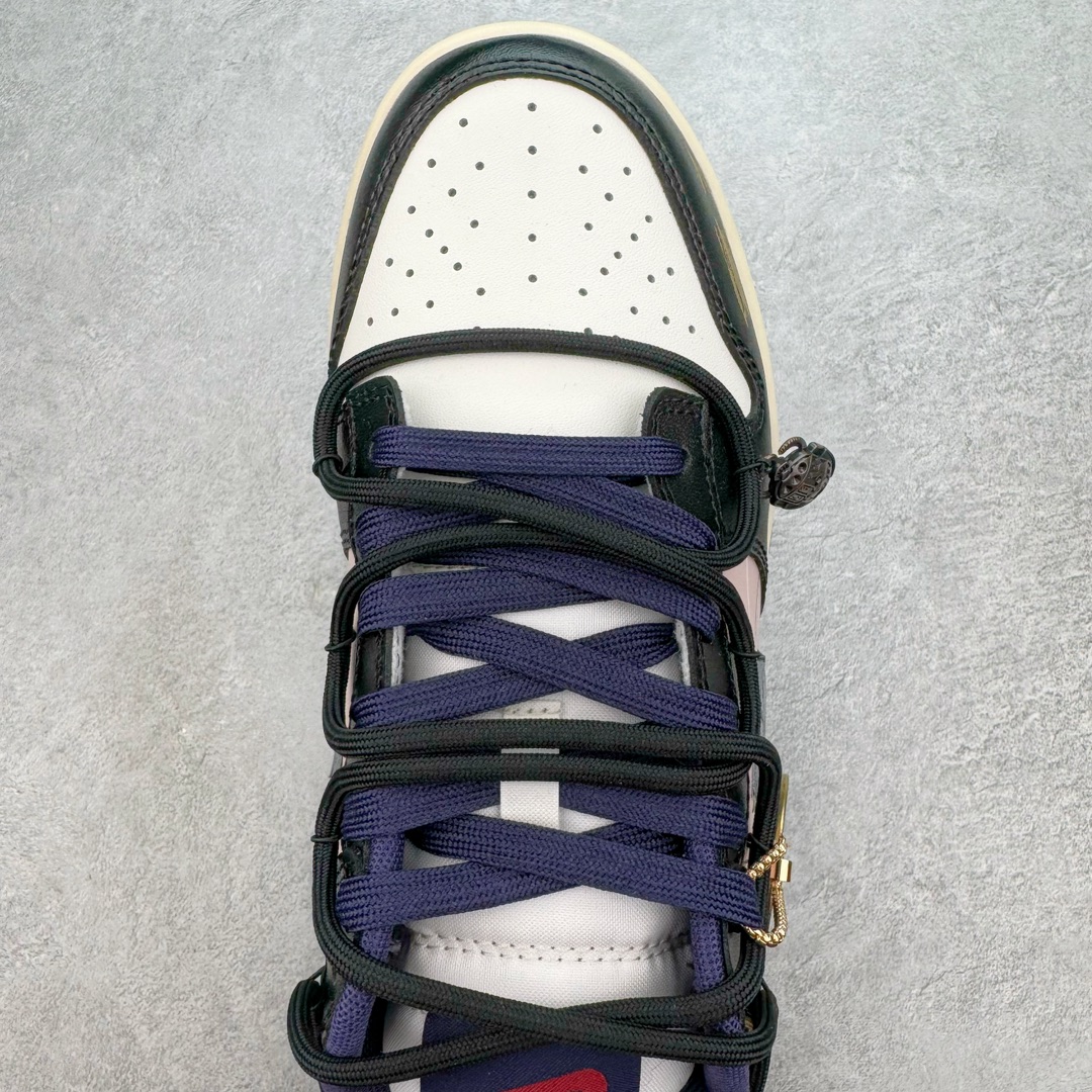 图片[4]-＃YC纯原 NK Dunk Low 荷鲁斯之眼 FV8106-181 定制系列天花板 无原鞋不开发 全系列得物原鞋一比一校对开发 配色持续更新中 终端对接 优势输出 全套原厂楦头原纸板数据档案倾力打造 原汁原味莞产 极致还原 圈内最强针车工艺 高端零售指定版 广东原厂配套原盒原标 鞋盒分三个尺码段 原厂冲刀 超高清洁度 全鞋零毛边皮料切割 采用原厂百宏鞋带以及原厂百宏织唛舌标 内标可供原厂几率过验 进口原装条纹中底布 四线拉帮白色点胶 原厂拉帮手法遵循公司 原厂电绣 极致还原 尺码：40 40.5 41 42 42.5 43 44 44.5 45 46-选品中心