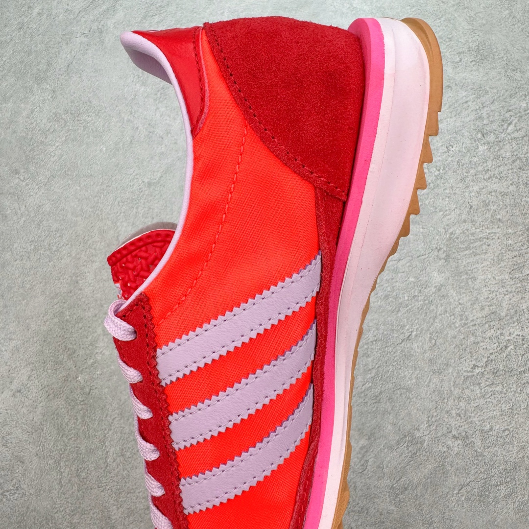 图片[7]-＃MF AD Wmns SL72 OG 系列德训足球风百搭低帮休闲运动板鞋 JH7392 Originals推出复古「T头鞋」造型的SL72鞋款复刻，有男女两款可选。男生款为SL72RS，鞋型挺立饱满，鞋底增加高度，采用麂皮与布面制作，符合复古氛围；女生款为SL72OGW，致敬经典款式，鞋身纤细，还原70年代设计，以绿色呈现，点缀金色细节。多款配色可选。「T 头鞋」这两年有多火大家见到了吧？明星、穿搭博主几乎人手一双，凭借复古味的外观，以及亲民的价格，同样成为了不少球鞋玩家日常上脚首选。近日 adidas Originals 将有「T 头鞋」造型的诞生于 1972 年的 SL72 鞋款复刻带回，各位买鞋又有新选择了。1972 年 SL72 问世后，引领了后来阿迪达斯的跑鞋发展方向，其中「SL」代表了 Super Light，彰显了产品轻便的特性。1972 年 SL72 问世后，引领了后来阿迪达斯的跑鞋发展方向，其中「SL」代表了 Super Light，彰显了产品轻便的特性。这次 adidas Originals 延续其轻质经典的基因，带来男女两款 SL72。男生款带来 SL72 RS 鞋型，RS 意为 Reshaped（重塑），鞋款在保留了经典的外观基础上，在尼龙材质里增加了填充物，使鞋型更加挺立和饱满，鞋头则更加圆润，鞋底的 EVA 材质则增加了鞋款的高度。女生款则带来 SL72 OG W 鞋型，OG 顾名思义则是致敬经典款式，相较于 RS（Reshaped）鞋款，鞋身更加纤细，其整体鞋身轮廓、线条、细节、材质上尊崇 70 年代 SL72 的设计，还原经典味道。尺码：36 36⅔ 37⅓ 38 38⅔ 39⅓ 40 40⅔ 41⅓ 42 42⅔ 43⅓ 44 44⅔ 45-选品中心