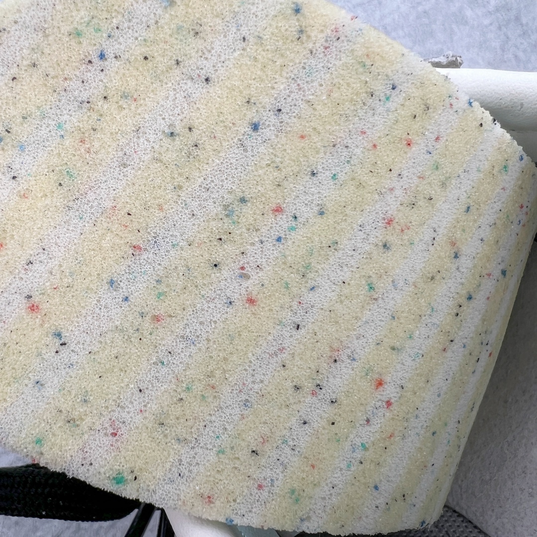 图片[10]-＃MF AD Wmns SL72 OG 系列德训足球风百搭低帮休闲运动板鞋 JH6363 Originals推出复古「T头鞋」造型的SL72鞋款复刻，有男女两款可选。男生款为SL72RS，鞋型挺立饱满，鞋底增加高度，采用麂皮与布面制作，符合复古氛围；女生款为SL72OGW，致敬经典款式，鞋身纤细，还原70年代设计，以绿色呈现，点缀金色细节。多款配色可选。「T 头鞋」这两年有多火大家见到了吧？明星、穿搭博主几乎人手一双，凭借复古味的外观，以及亲民的价格，同样成为了不少球鞋玩家日常上脚首选。近日 adidas Originals 将有「T 头鞋」造型的诞生于 1972 年的 SL72 鞋款复刻带回，各位买鞋又有新选择了。1972 年 SL72 问世后，引领了后来阿迪达斯的跑鞋发展方向，其中「SL」代表了 Super Light，彰显了产品轻便的特性。1972 年 SL72 问世后，引领了后来阿迪达斯的跑鞋发展方向，其中「SL」代表了 Super Light，彰显了产品轻便的特性。这次 adidas Originals 延续其轻质经典的基因，带来男女两款 SL72。男生款带来 SL72 RS 鞋型，RS 意为 Reshaped（重塑），鞋款在保留了经典的外观基础上，在尼龙材质里增加了填充物，使鞋型更加挺立和饱满，鞋头则更加圆润，鞋底的 EVA 材质则增加了鞋款的高度。女生款则带来 SL72 OG W 鞋型，OG 顾名思义则是致敬经典款式，相较于 RS（Reshaped）鞋款，鞋身更加纤细，其整体鞋身轮廓、线条、细节、材质上尊崇 70 年代 SL72 的设计，还原经典味道。尺码：36 36⅔ 37⅓ 38 38⅔ 39⅓ 40 40⅔ 41⅓ 42 42⅔ 43⅓ 44 44⅔ 45-选品中心