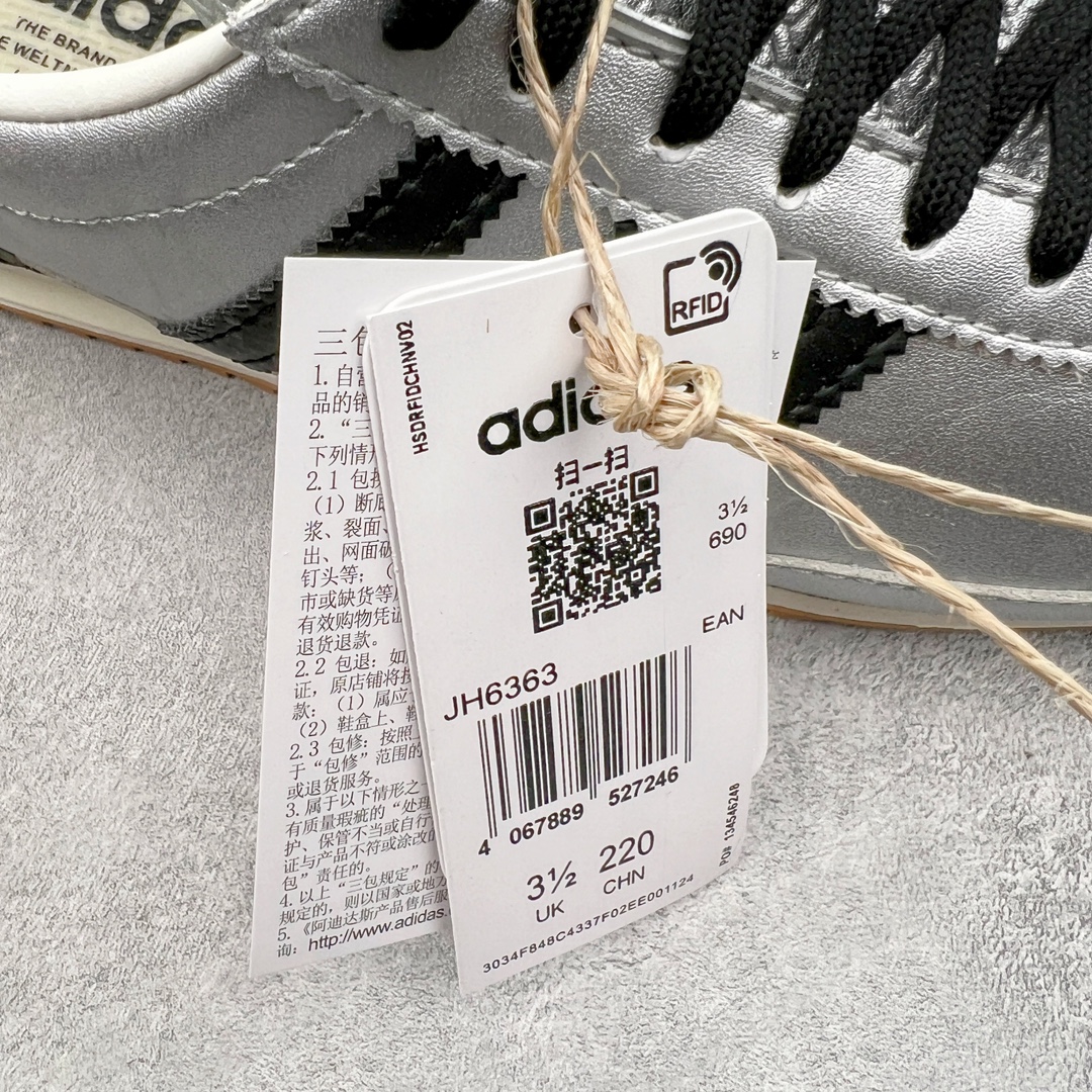 图片[12]-＃MF AD Wmns SL72 OG 系列德训足球风百搭低帮休闲运动板鞋 JH6363 Originals推出复古「T头鞋」造型的SL72鞋款复刻，有男女两款可选。男生款为SL72RS，鞋型挺立饱满，鞋底增加高度，采用麂皮与布面制作，符合复古氛围；女生款为SL72OGW，致敬经典款式，鞋身纤细，还原70年代设计，以绿色呈现，点缀金色细节。多款配色可选。「T 头鞋」这两年有多火大家见到了吧？明星、穿搭博主几乎人手一双，凭借复古味的外观，以及亲民的价格，同样成为了不少球鞋玩家日常上脚首选。近日 adidas Originals 将有「T 头鞋」造型的诞生于 1972 年的 SL72 鞋款复刻带回，各位买鞋又有新选择了。1972 年 SL72 问世后，引领了后来阿迪达斯的跑鞋发展方向，其中「SL」代表了 Super Light，彰显了产品轻便的特性。1972 年 SL72 问世后，引领了后来阿迪达斯的跑鞋发展方向，其中「SL」代表了 Super Light，彰显了产品轻便的特性。这次 adidas Originals 延续其轻质经典的基因，带来男女两款 SL72。男生款带来 SL72 RS 鞋型，RS 意为 Reshaped（重塑），鞋款在保留了经典的外观基础上，在尼龙材质里增加了填充物，使鞋型更加挺立和饱满，鞋头则更加圆润，鞋底的 EVA 材质则增加了鞋款的高度。女生款则带来 SL72 OG W 鞋型，OG 顾名思义则是致敬经典款式，相较于 RS（Reshaped）鞋款，鞋身更加纤细，其整体鞋身轮廓、线条、细节、材质上尊崇 70 年代 SL72 的设计，还原经典味道。尺码：36 36⅔ 37⅓ 38 38⅔ 39⅓ 40 40⅔ 41⅓ 42 42⅔ 43⅓ 44 44⅔ 45-选品中心