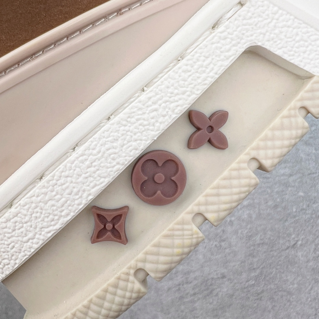 图片[11]-＃FS顶级特价 Louis Vuitton Trainer lv时装走秀运动鞋 实力大厂出品 平台专供 成熟的做工稳定的品控 完美鞋型超高的清洁度 零毛边线头瑕疵 全套原楦原纸版原鞋开模 全网最具灵魂的版型 正确原装黄色鞋盒 正确中底印花 鞋面印花3D高频深度立体 全鞋电脑针车 紧密相连 针距密度一致 环保乳胶注塑鞋垫 厚度脚感还原原版 皮面裁剪部位 统一油边封口工艺 原装橡胶大底含胶量大底组合零偏差 专柜全套包装 防尘袋 说明书 质保卡 男女鞋 尺码：35 36 37 38 39 40 41 42 43 44 45-选品中心