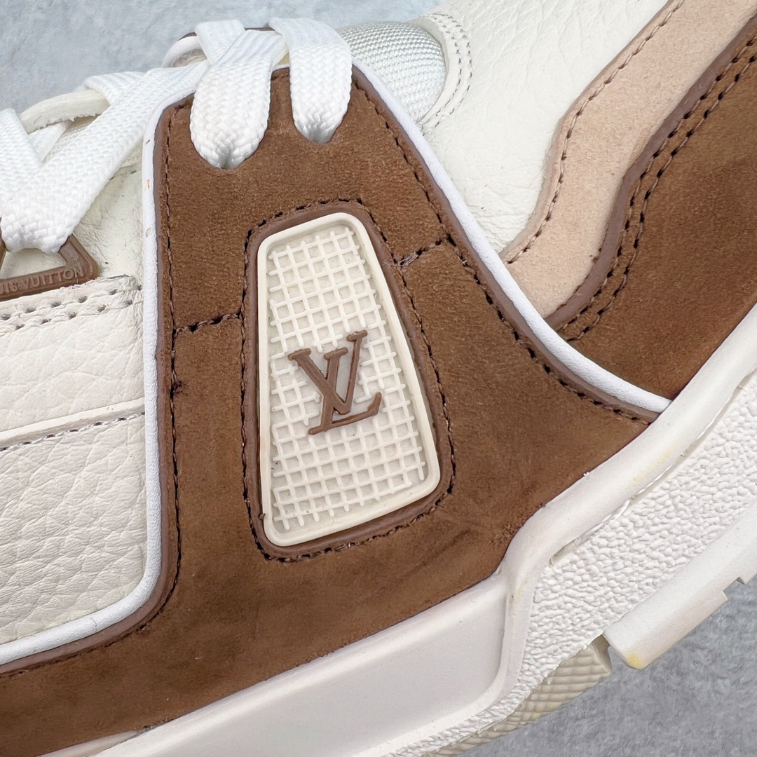 图片[13]-＃FS顶级特价 Louis Vuitton Trainer lv时装走秀运动鞋 实力大厂出品 平台专供 成熟的做工稳定的品控 完美鞋型超高的清洁度 零毛边线头瑕疵 全套原楦原纸版原鞋开模 全网最具灵魂的版型 正确原装黄色鞋盒 正确中底印花 鞋面印花3D高频深度立体 全鞋电脑针车 紧密相连 针距密度一致 环保乳胶注塑鞋垫 厚度脚感还原原版 皮面裁剪部位 统一油边封口工艺 原装橡胶大底含胶量大底组合零偏差 专柜全套包装 防尘袋 说明书 质保卡 男女鞋 尺码：35 36 37 38 39 40 41 42 43 44 45-选品中心