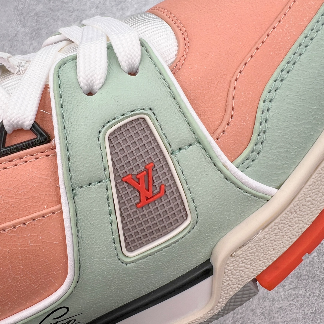 图片[14]-＃FS顶级特价 Louis Vuitton Trainer lv时装走秀运动鞋 实力大厂出品 平台专供 成熟的做工稳定的品控 完美鞋型超高的清洁度 零毛边线头瑕疵 全套原楦原纸版原鞋开模 全网最具灵魂的版型 正确原装黄色鞋盒 正确中底印花 鞋面印花3D高频深度立体 全鞋电脑针车 紧密相连 针距密度一致 环保乳胶注塑鞋垫 厚度脚感还原原版 皮面裁剪部位 统一油边封口工艺 原装橡胶大底含胶量大底组合零偏差 专柜全套包装 防尘袋 说明书 质保卡 男女鞋 尺码：35 36 37 38 39 40 41 42 43 44 45-选品中心