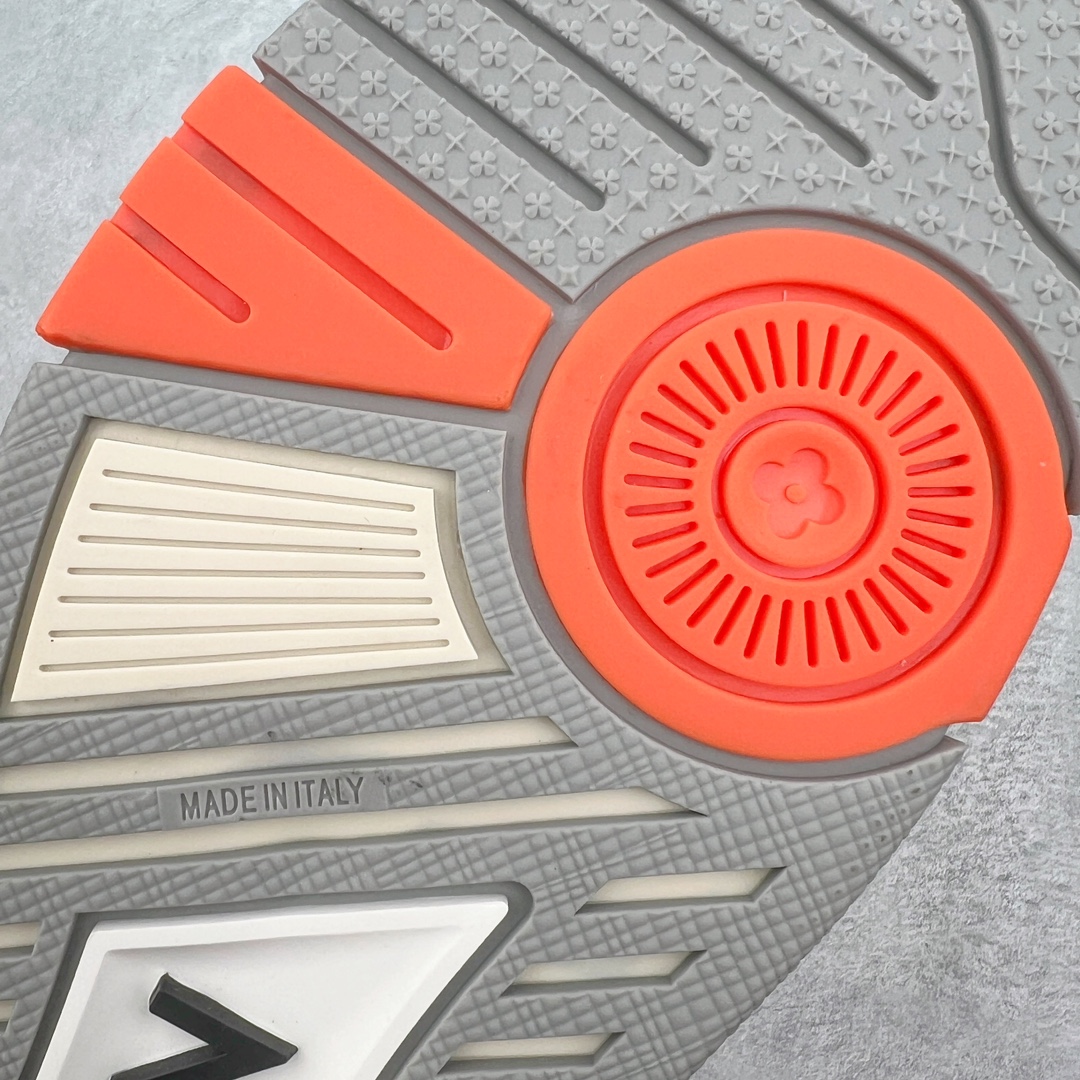 图片[15]-＃FS顶级特价 Louis Vuitton Trainer lv时装走秀运动鞋 实力大厂出品 平台专供 成熟的做工稳定的品控 完美鞋型超高的清洁度 零毛边线头瑕疵 全套原楦原纸版原鞋开模 全网最具灵魂的版型 正确原装黄色鞋盒 正确中底印花 鞋面印花3D高频深度立体 全鞋电脑针车 紧密相连 针距密度一致 环保乳胶注塑鞋垫 厚度脚感还原原版 皮面裁剪部位 统一油边封口工艺 原装橡胶大底含胶量大底组合零偏差 专柜全套包装 防尘袋 说明书 质保卡 男女鞋 尺码：35 36 37 38 39 40 41 42 43 44 45-选品中心