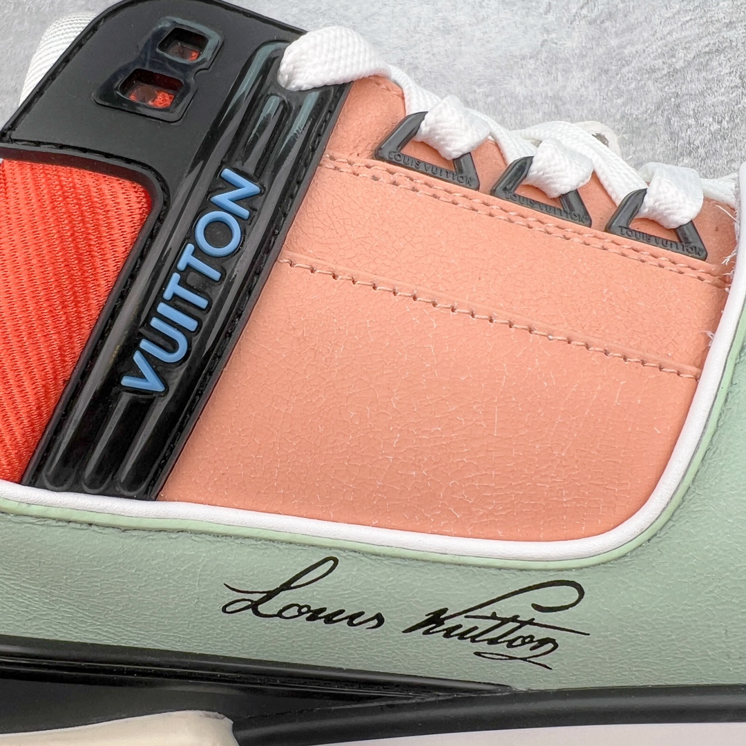图片[13]-＃FS顶级特价 Louis Vuitton Trainer lv时装走秀运动鞋 实力大厂出品 平台专供 成熟的做工稳定的品控 完美鞋型超高的清洁度 零毛边线头瑕疵 全套原楦原纸版原鞋开模 全网最具灵魂的版型 正确原装黄色鞋盒 正确中底印花 鞋面印花3D高频深度立体 全鞋电脑针车 紧密相连 针距密度一致 环保乳胶注塑鞋垫 厚度脚感还原原版 皮面裁剪部位 统一油边封口工艺 原装橡胶大底含胶量大底组合零偏差 专柜全套包装 防尘袋 说明书 质保卡 男女鞋 尺码：35 36 37 38 39 40 41 42 43 44 45-选品中心