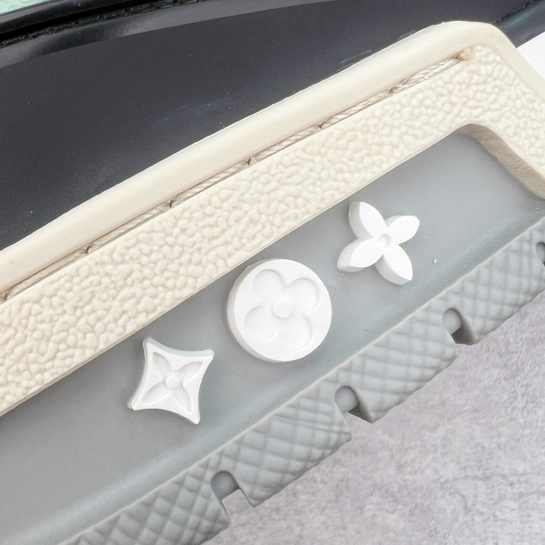 图片[11]-＃FS顶级特价 Louis Vuitton Trainer lv时装走秀运动鞋 实力大厂出品 平台专供 成熟的做工稳定的品控 完美鞋型超高的清洁度 零毛边线头瑕疵 全套原楦原纸版原鞋开模 全网最具灵魂的版型 正确原装黄色鞋盒 正确中底印花 鞋面印花3D高频深度立体 全鞋电脑针车 紧密相连 针距密度一致 环保乳胶注塑鞋垫 厚度脚感还原原版 皮面裁剪部位 统一油边封口工艺 原装橡胶大底含胶量大底组合零偏差 专柜全套包装 防尘袋 说明书 质保卡 男女鞋 尺码：35 36 37 38 39 40 41 42 43 44 45-选品中心